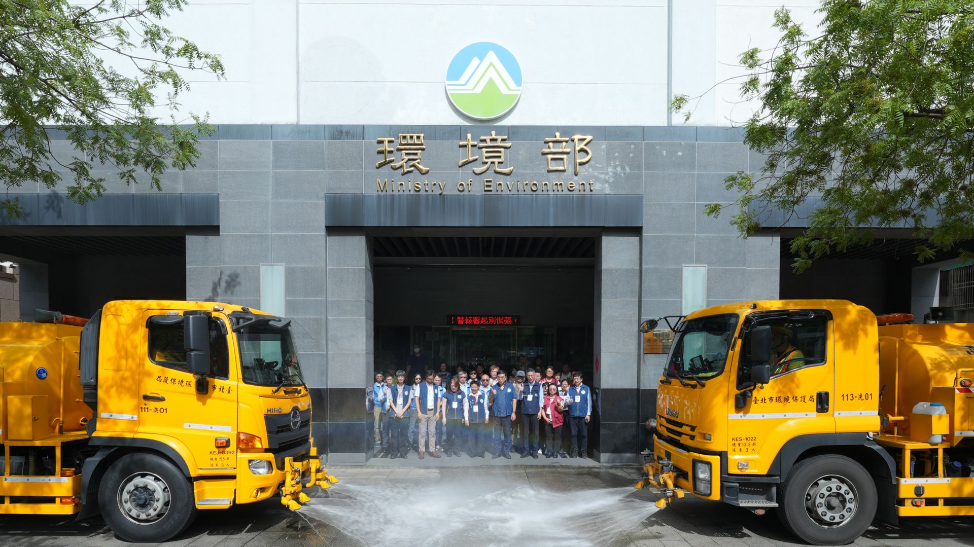 灑水車降溫展示