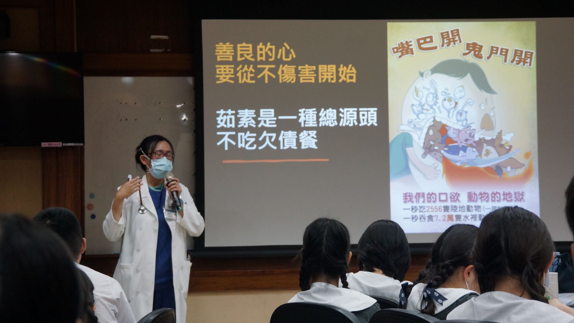 2-胸腔內科主治醫師王咏璇：「聽診器雖輕，背負的是守護生命的重量。」這份醫者的初心