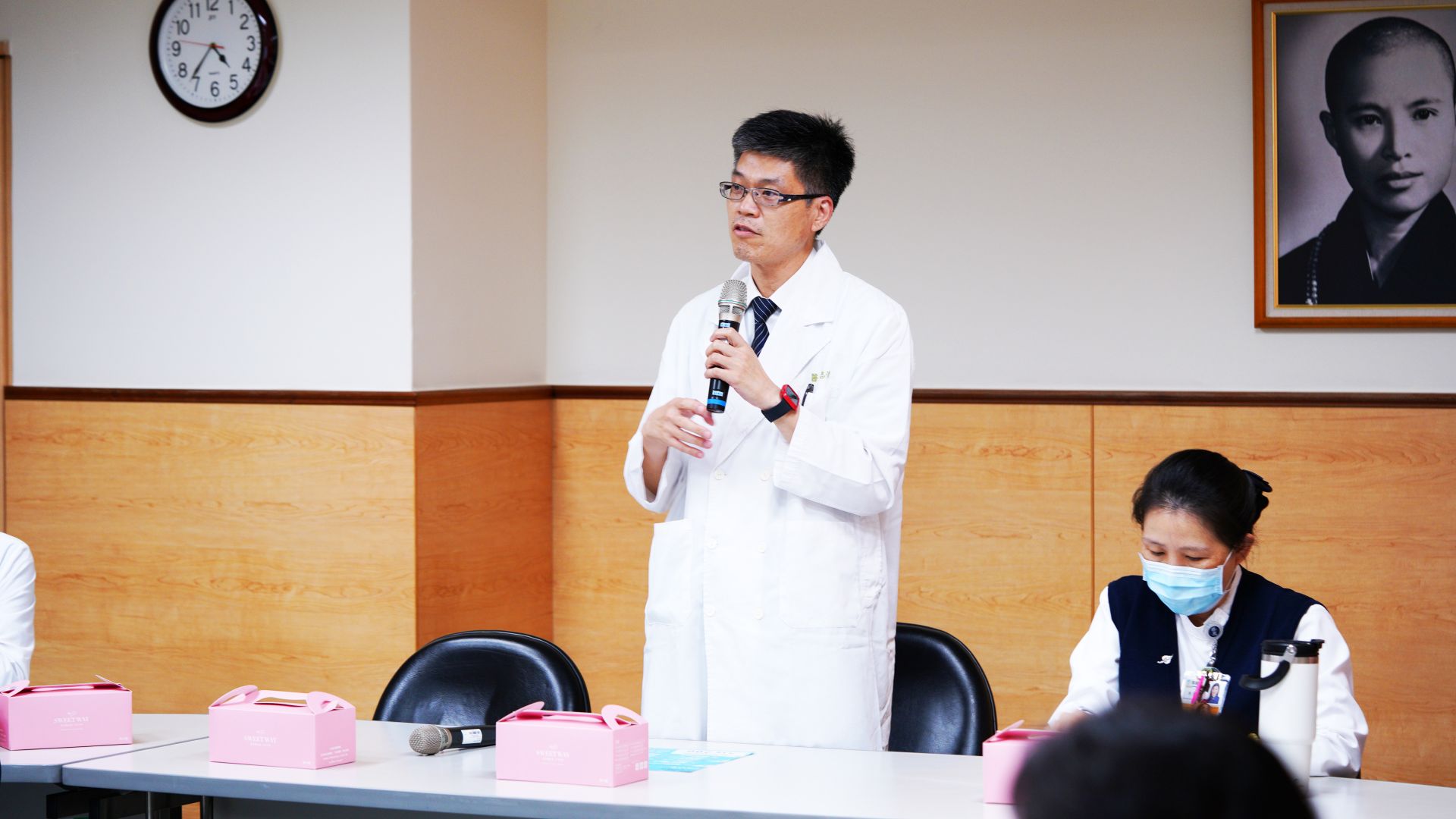 內科部主任曾志偉闡述，轉銜照護中心設立的精神。