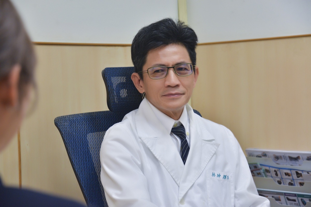林坤輝醫師看診示意照。
