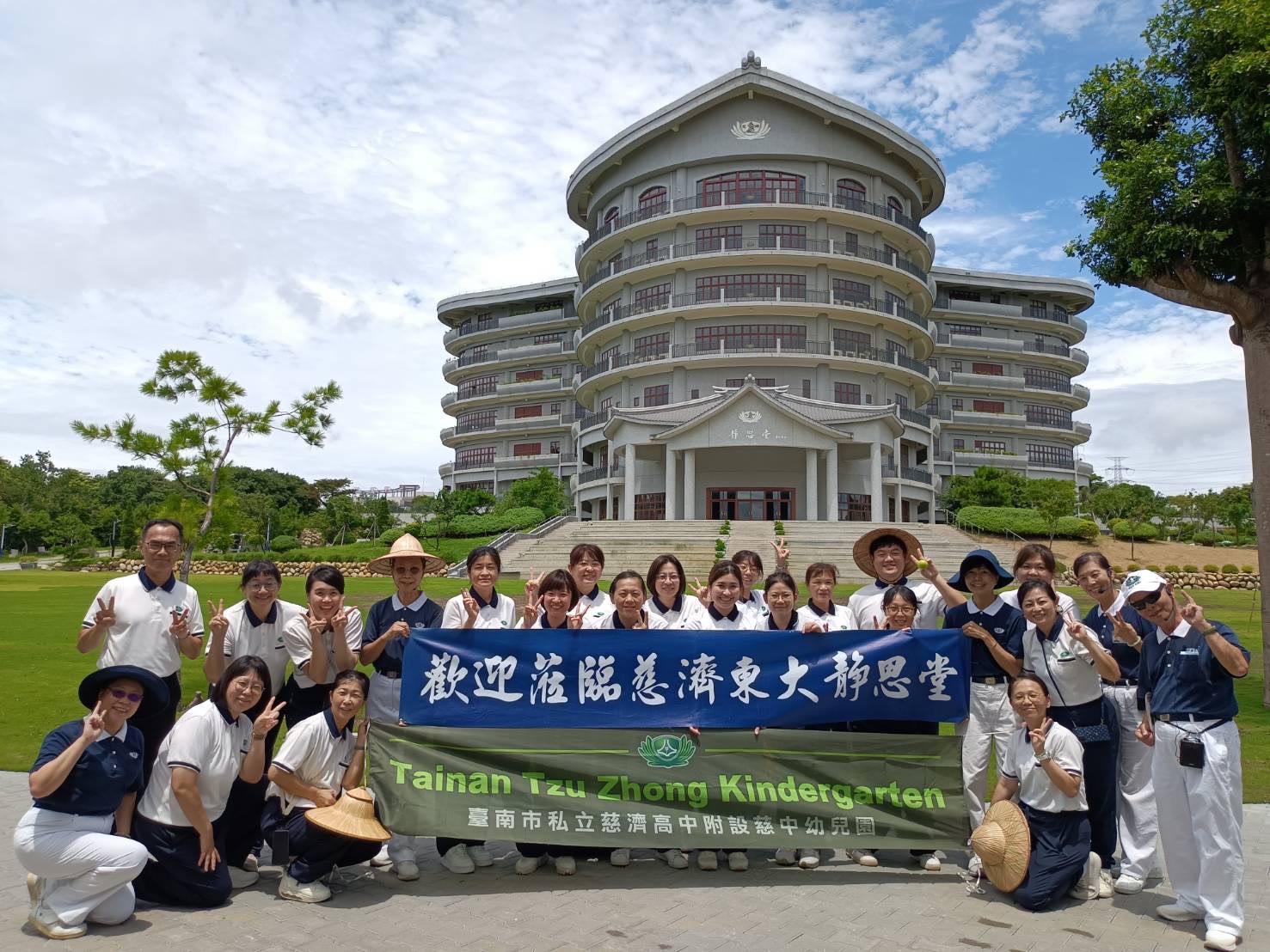 東大園區從荒地到萬坪生態都是志工們合心經營，無論是環保站或輔具平台的推動都是善。