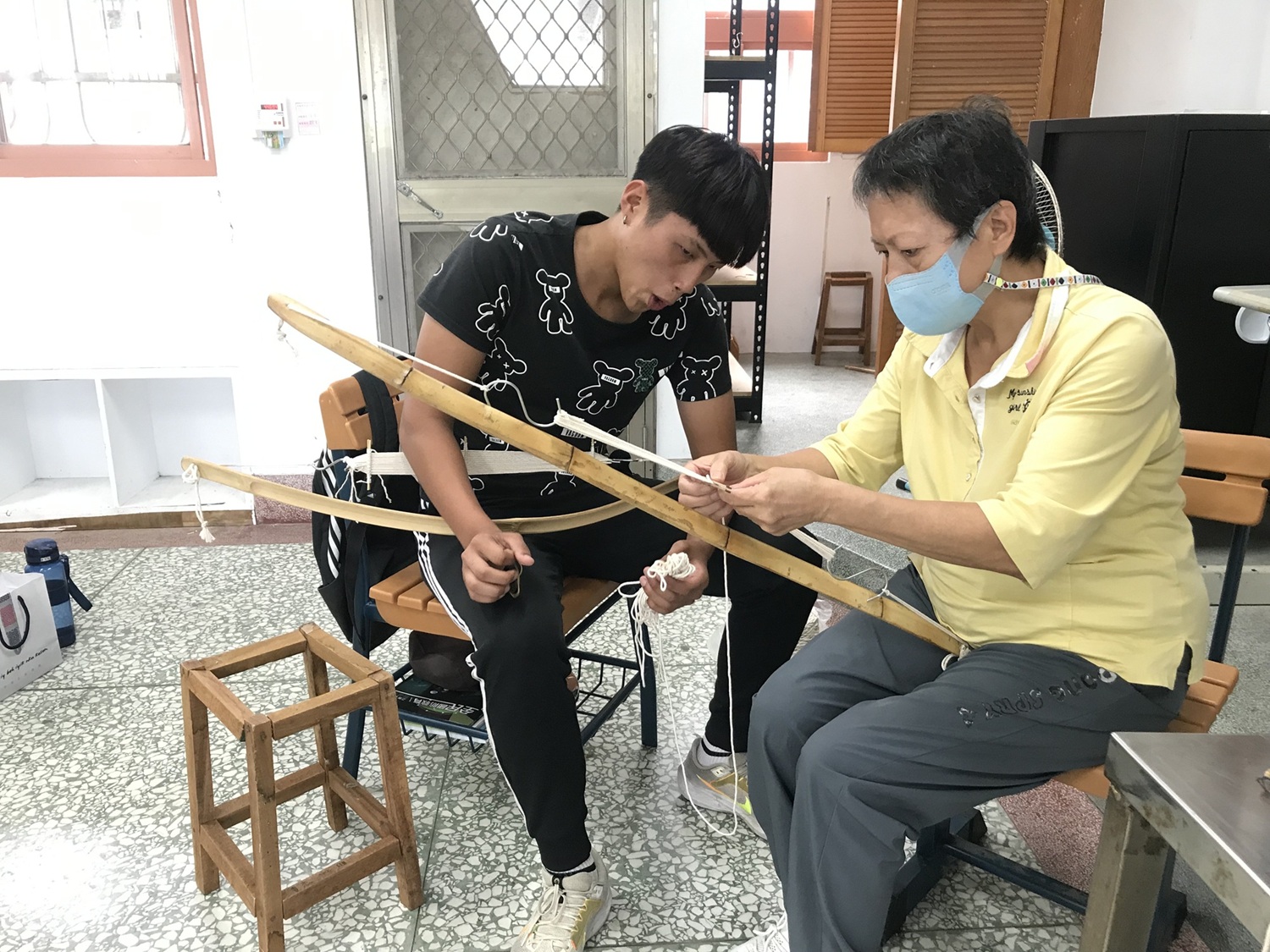 南澳高中學生透過耆老示範，體悟自己與原生部落的連結