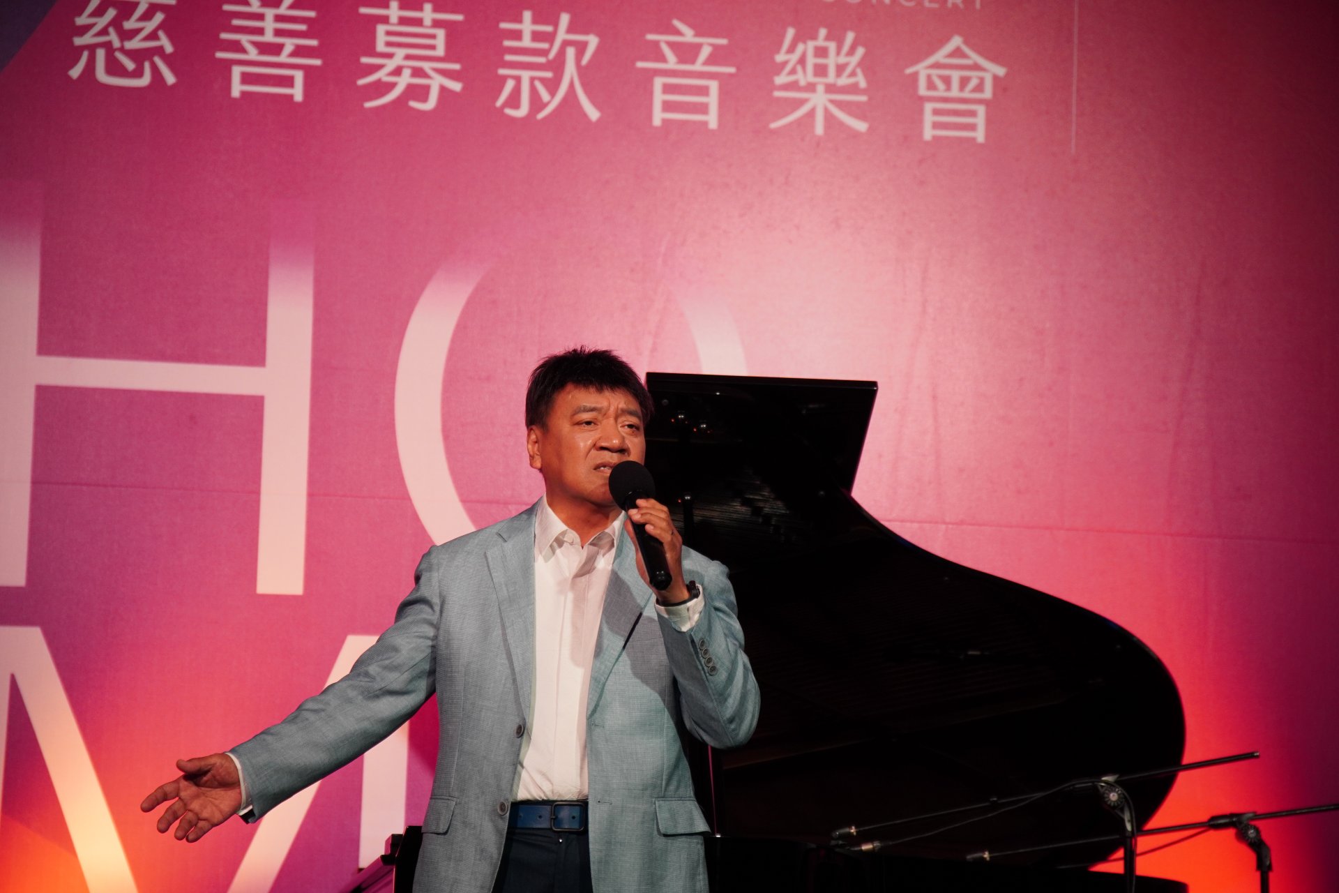 知名民歌手施孝榮幽默登場：「趁老婆不在，趕快來做愛心！」