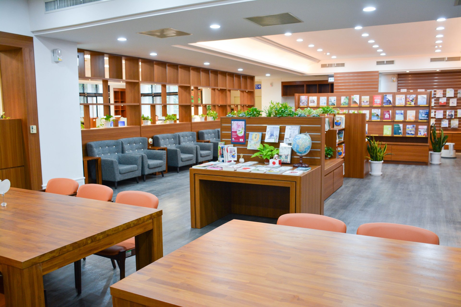 圖書館一樓_世界之窗