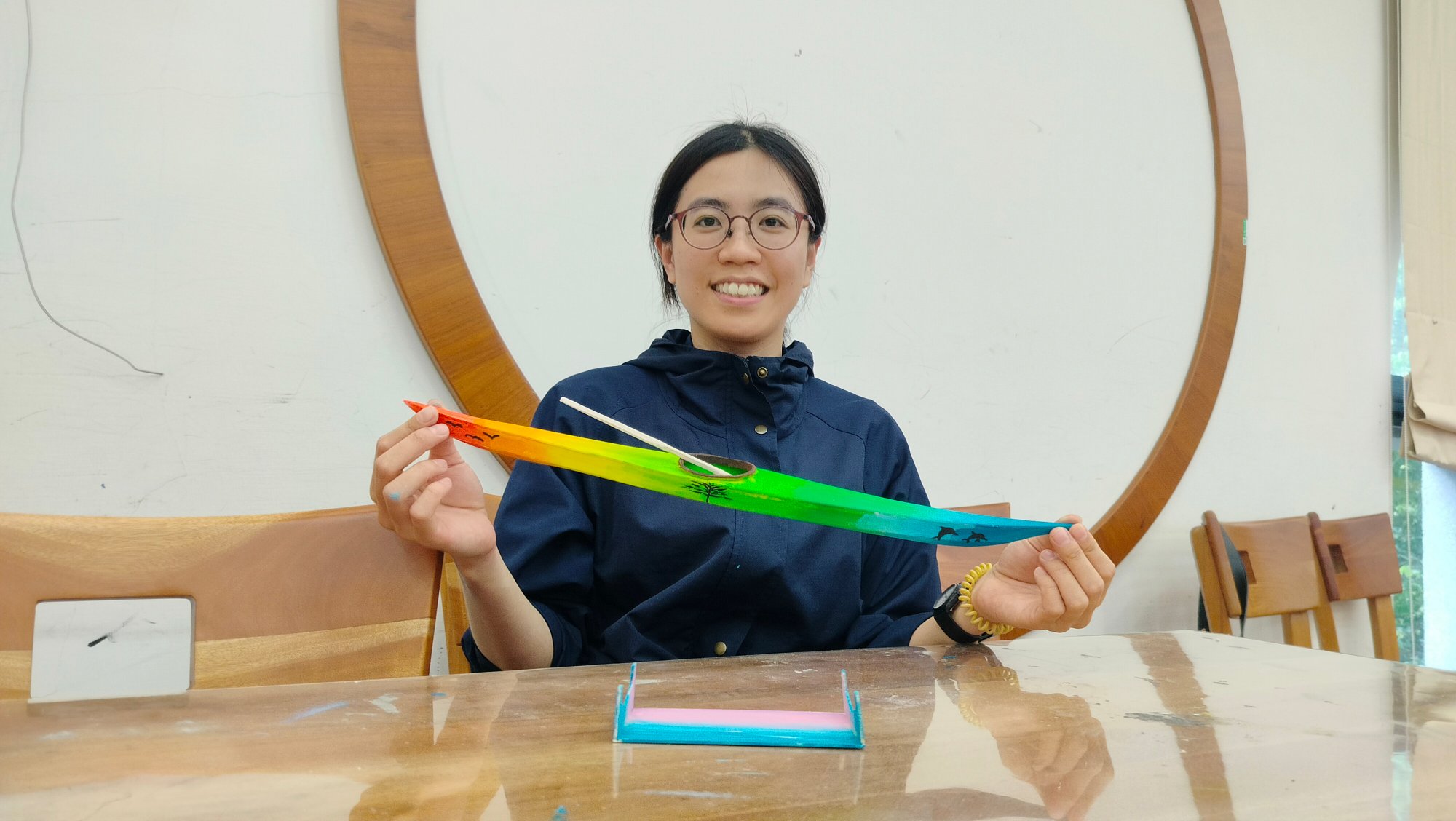 學員與自己心愛的獨木舟合影