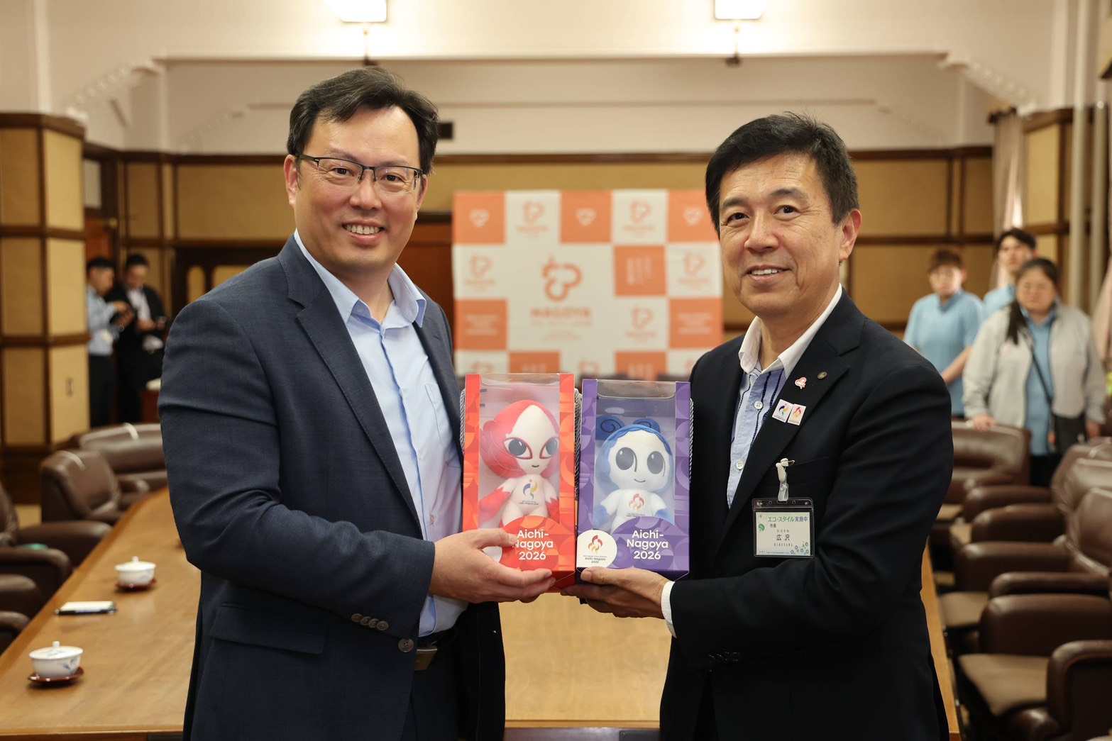 體育署鄭世忠署長（左）一行拜會名古屋市政府，並由名古屋市市長廣澤一郎（右）親自接待。