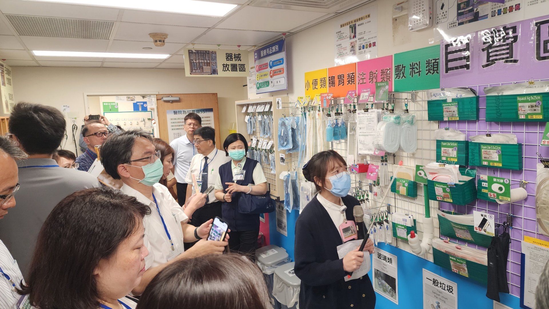 8B病房護理長蔡詠媛介紹單位精實醫衛材管理狀況，成果令人驚豔