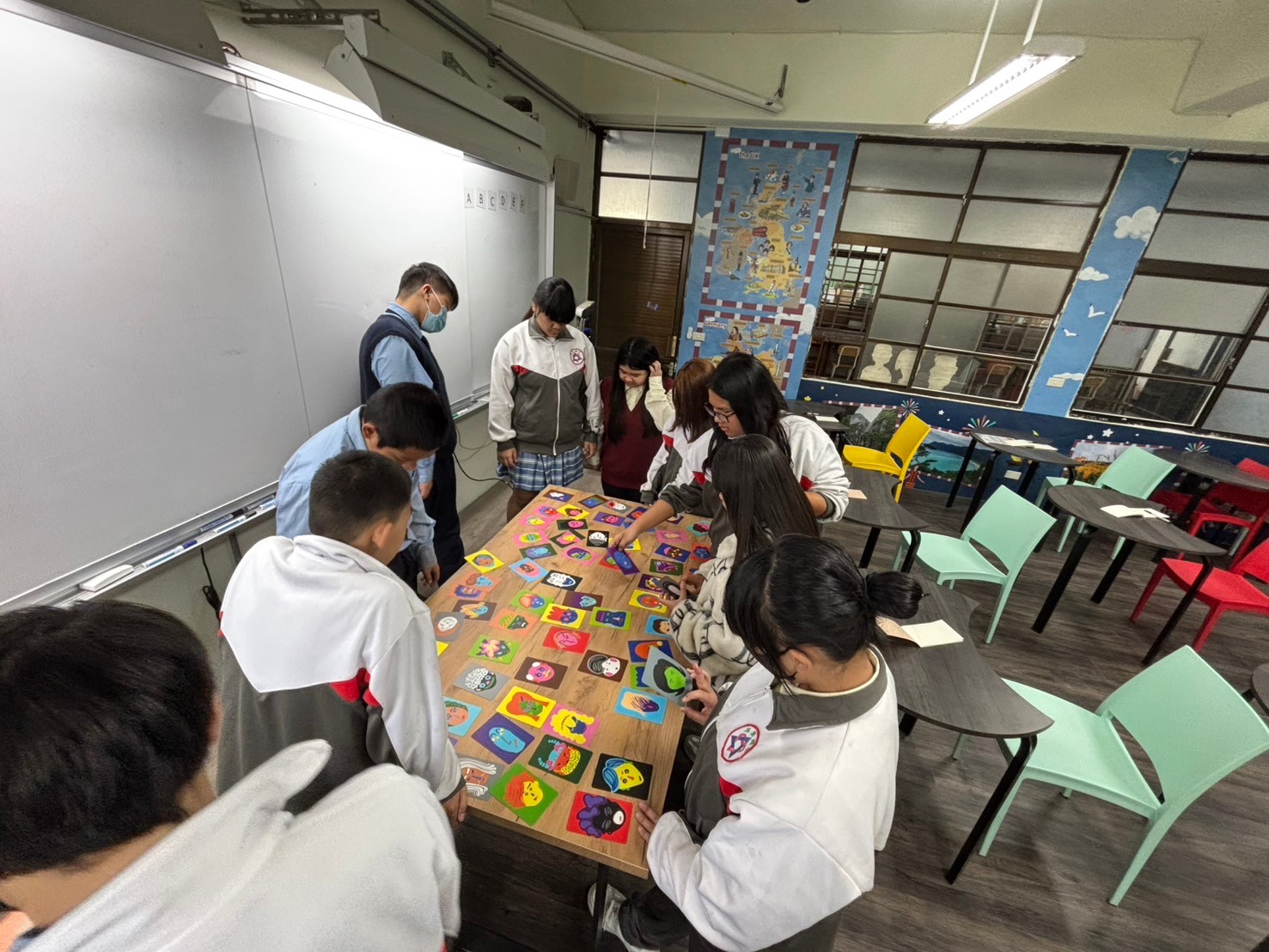 選擇圖卡表達情緒