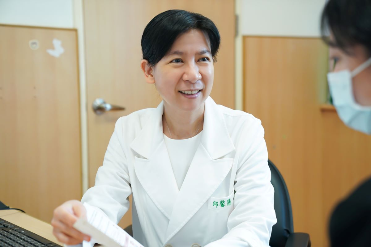邱馨慧醫師看診示意照。