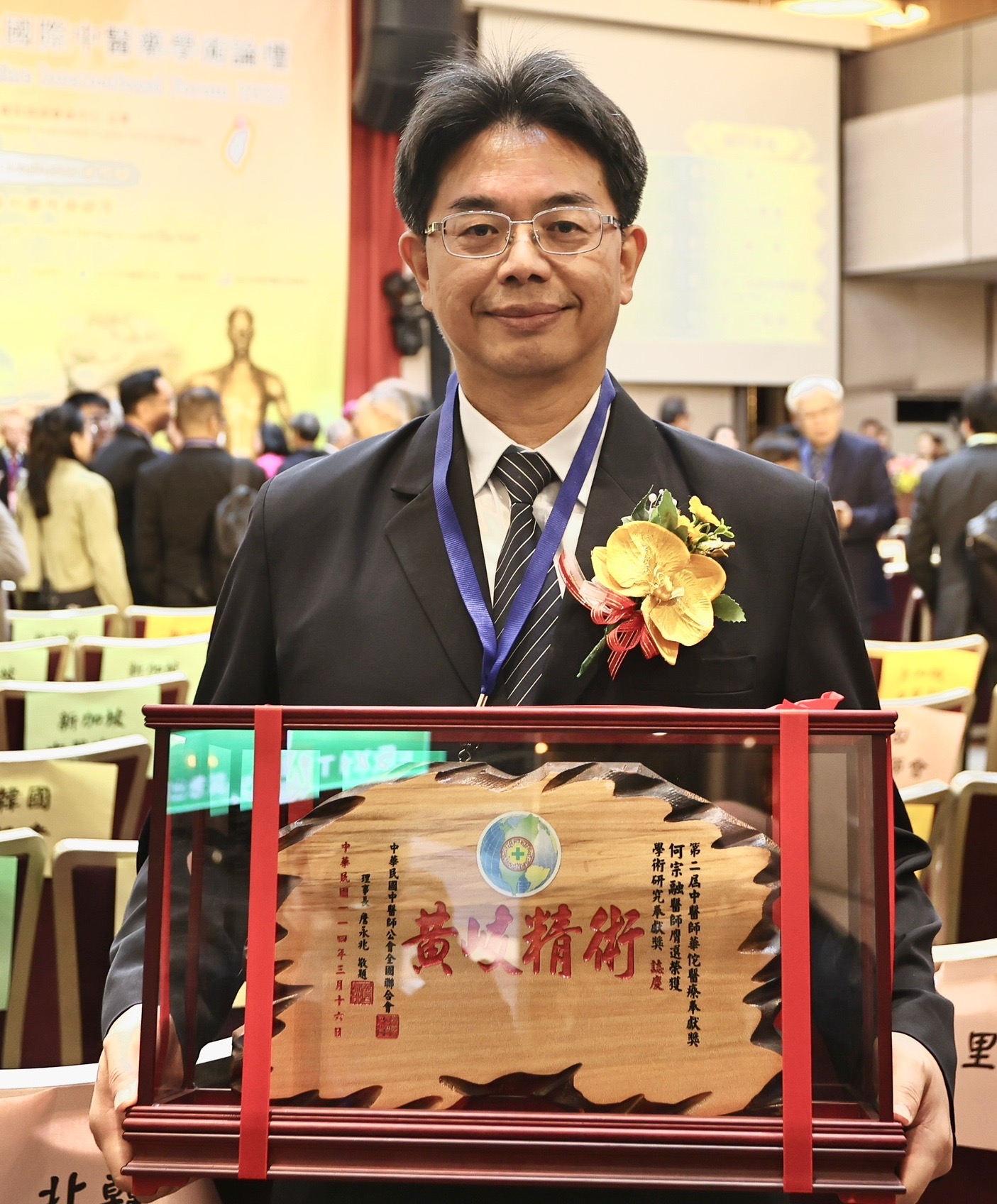 何宗融副院長說，自己會秉持「以病為師」的精神，與團隊持續投入研究，挑戰困難疾病，並進一步深化中西醫合療的應用，讓更多病人受惠。