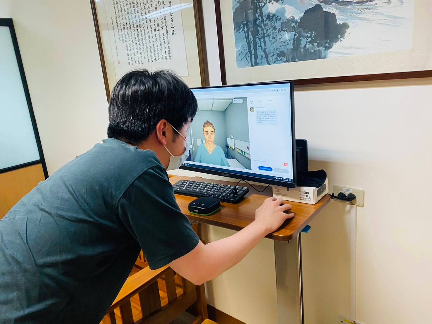 慈濟醫院急診建置虛擬護理師，協助病人做基本的詢問與介紹，大幅減少急診基本諮詢的時間與人力。