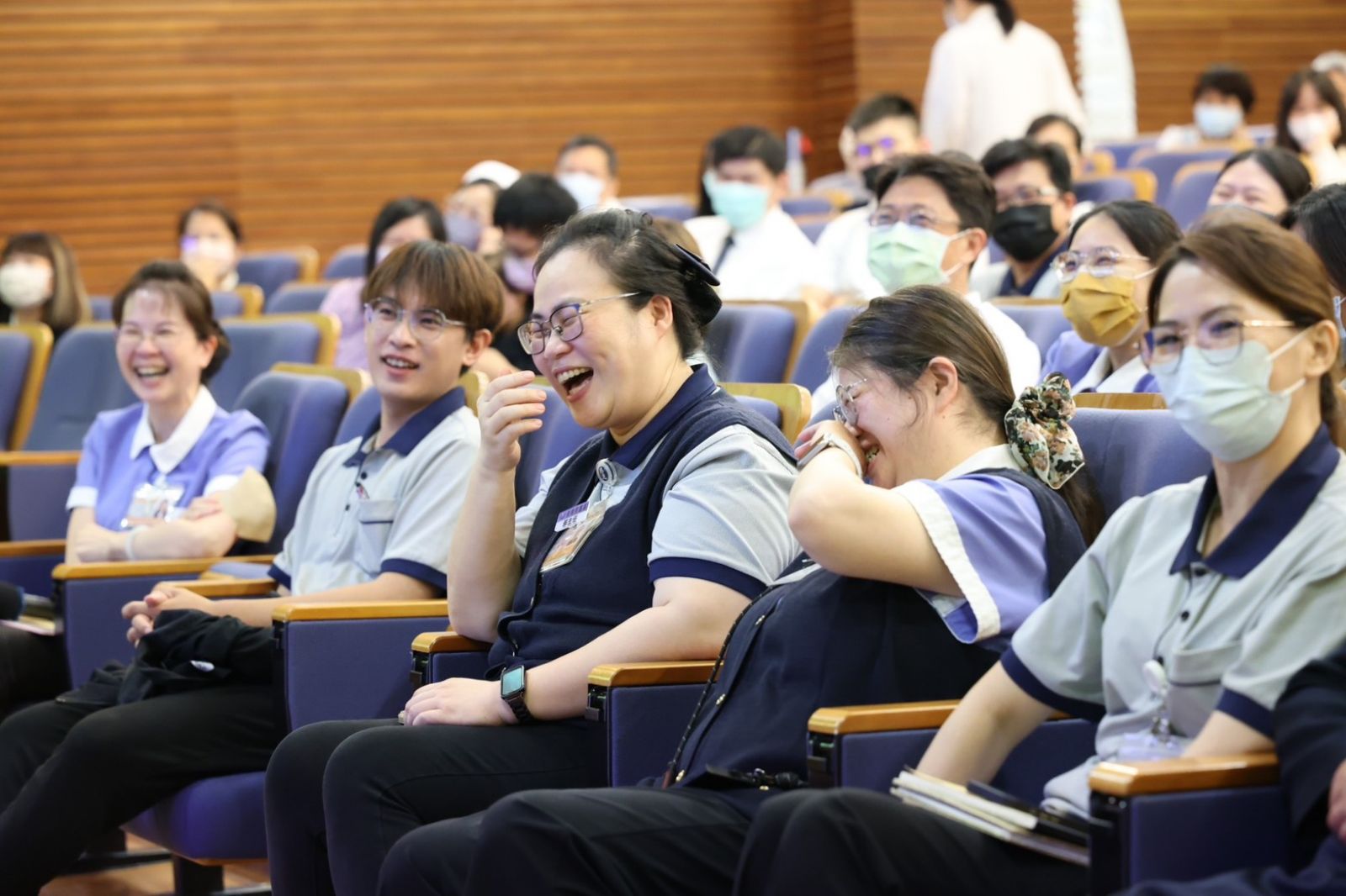 林宜靜主任表示，感謝評審的肯定、感謝父母、師長的支持與鼓勵之外，長照部的同仁們是她最珍貴的寶藏，她希望能讓團隊在這裡感到安心。