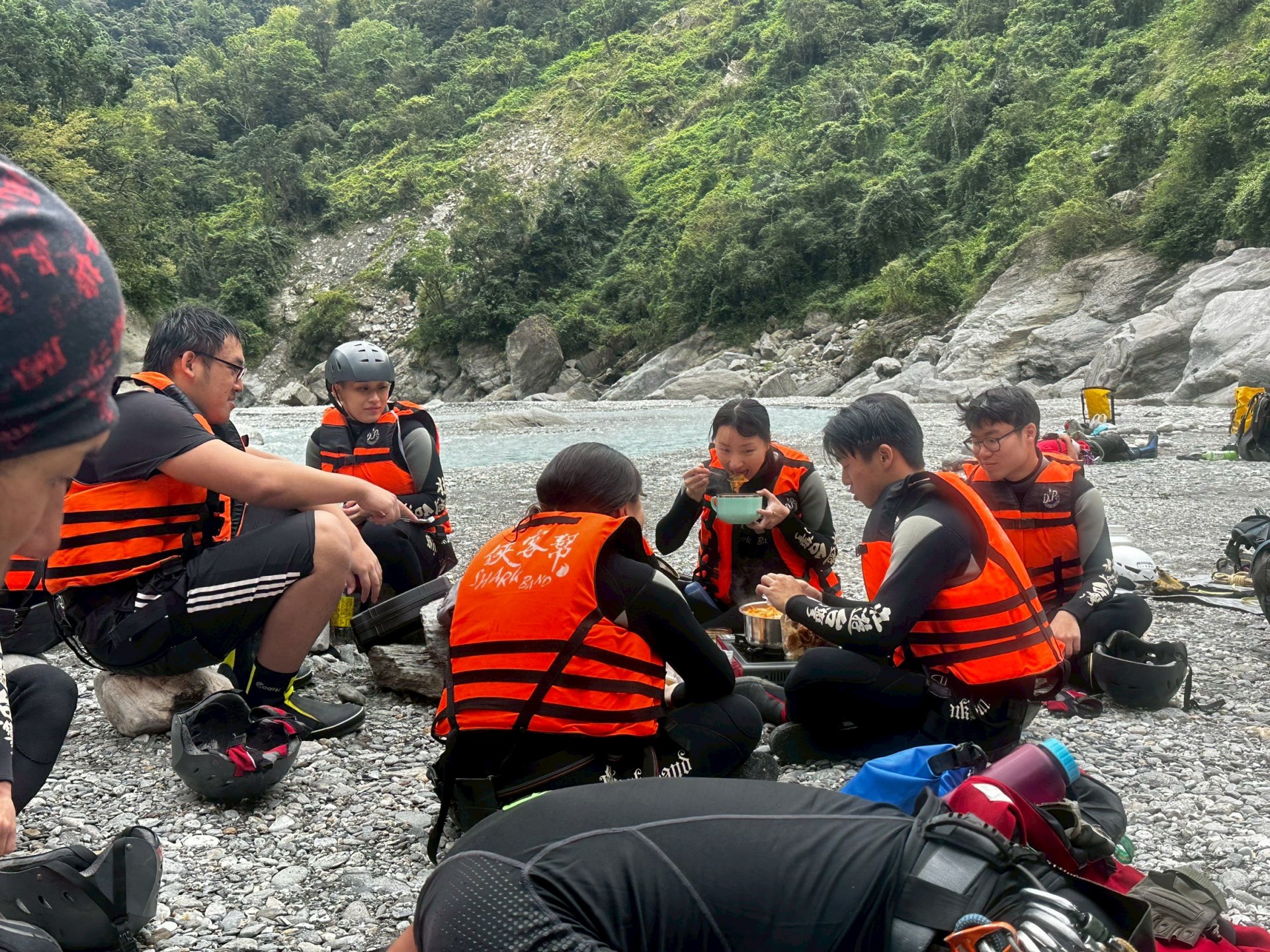 學生親手烹食午餐