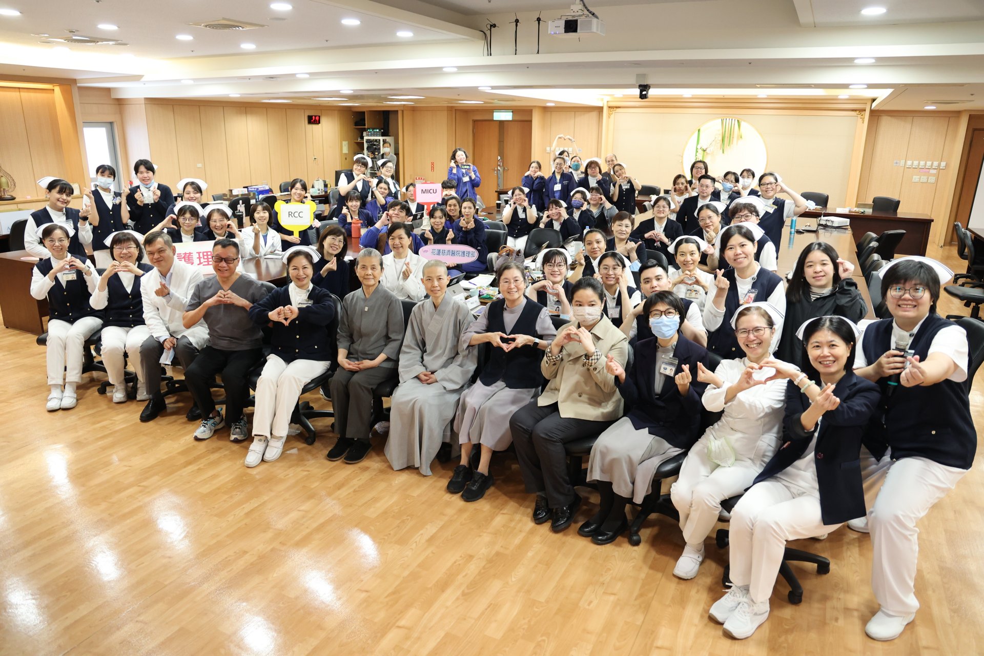 花蓮慈院護理部舉辦「暖心旅程：全人照護競賽」，共18組護理團隊參加，是競爭激烈又充滿故事溫馨的專業競賽。