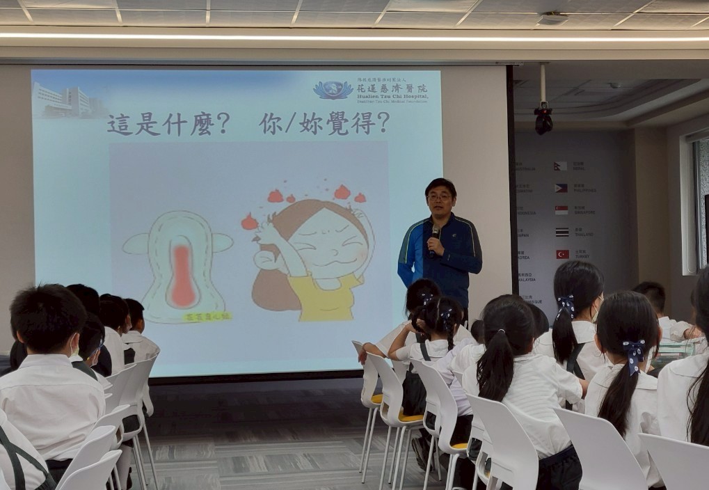 雲傑醫師告訴孩子青春期是每個人成長的必經階段，不要害怕與不好意思。