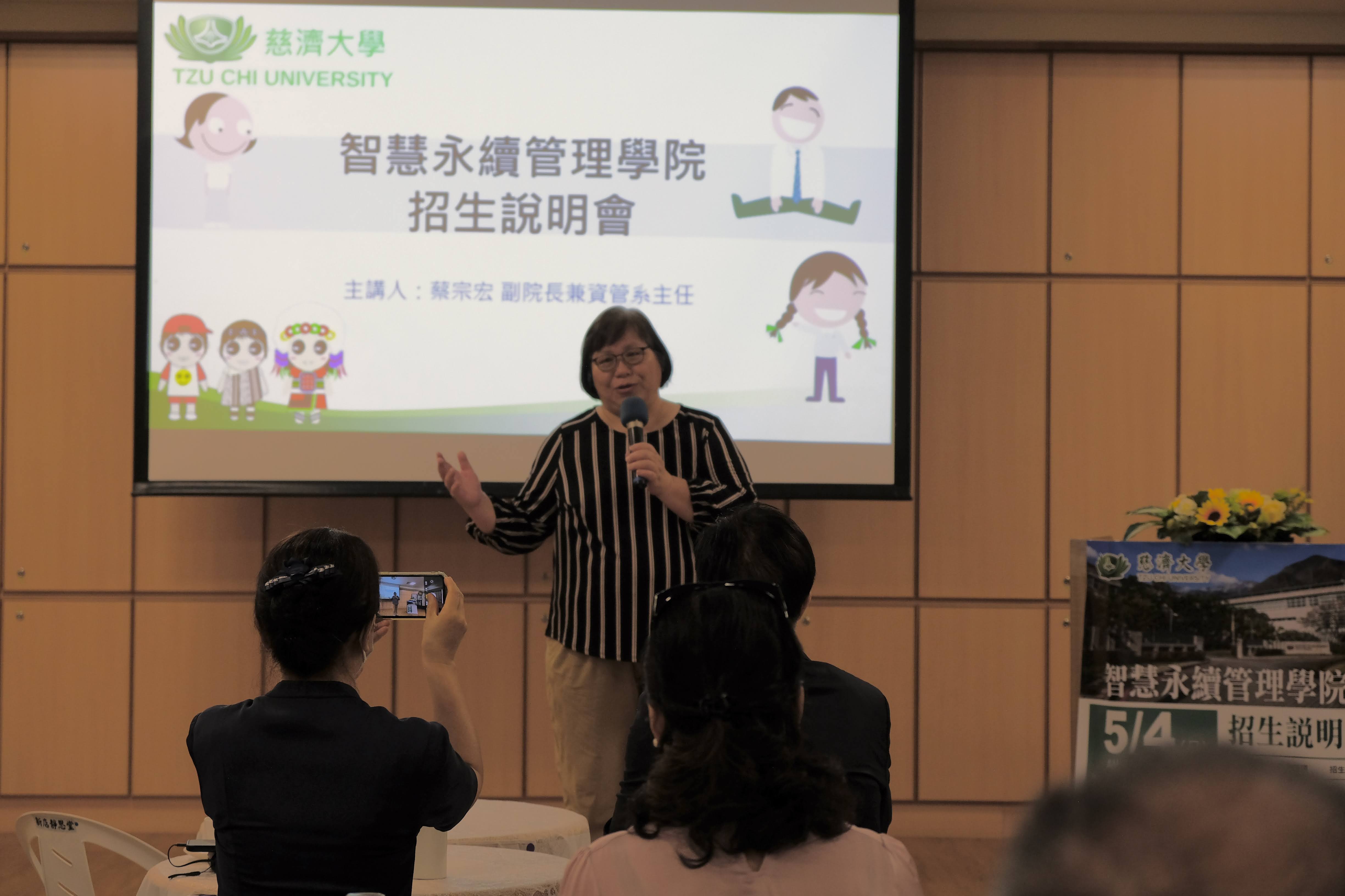 莊敬高中林淑貴校長提到，原本以為慈濟大學只招收大學部，原來也包含四技二專，透過這次的了解，她也會把相關訊息帶回學校，讓學生有更多的就學選擇。