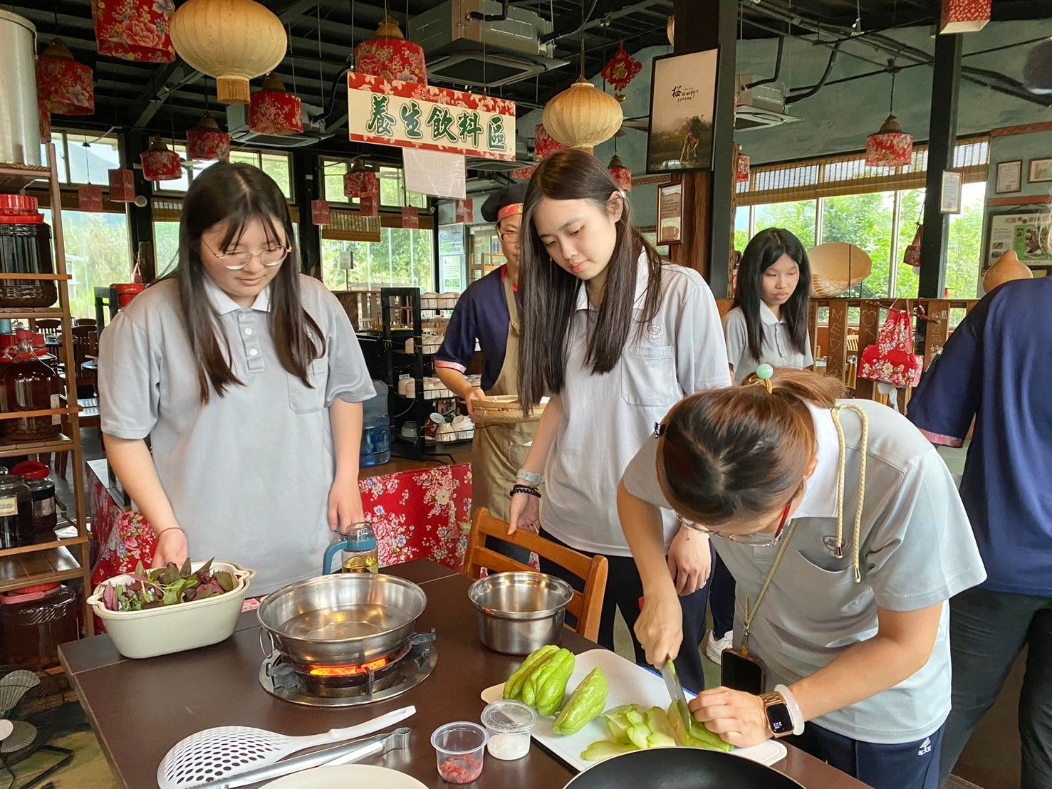 健康飲食方案設計與管理-學生進行健康飲食實作