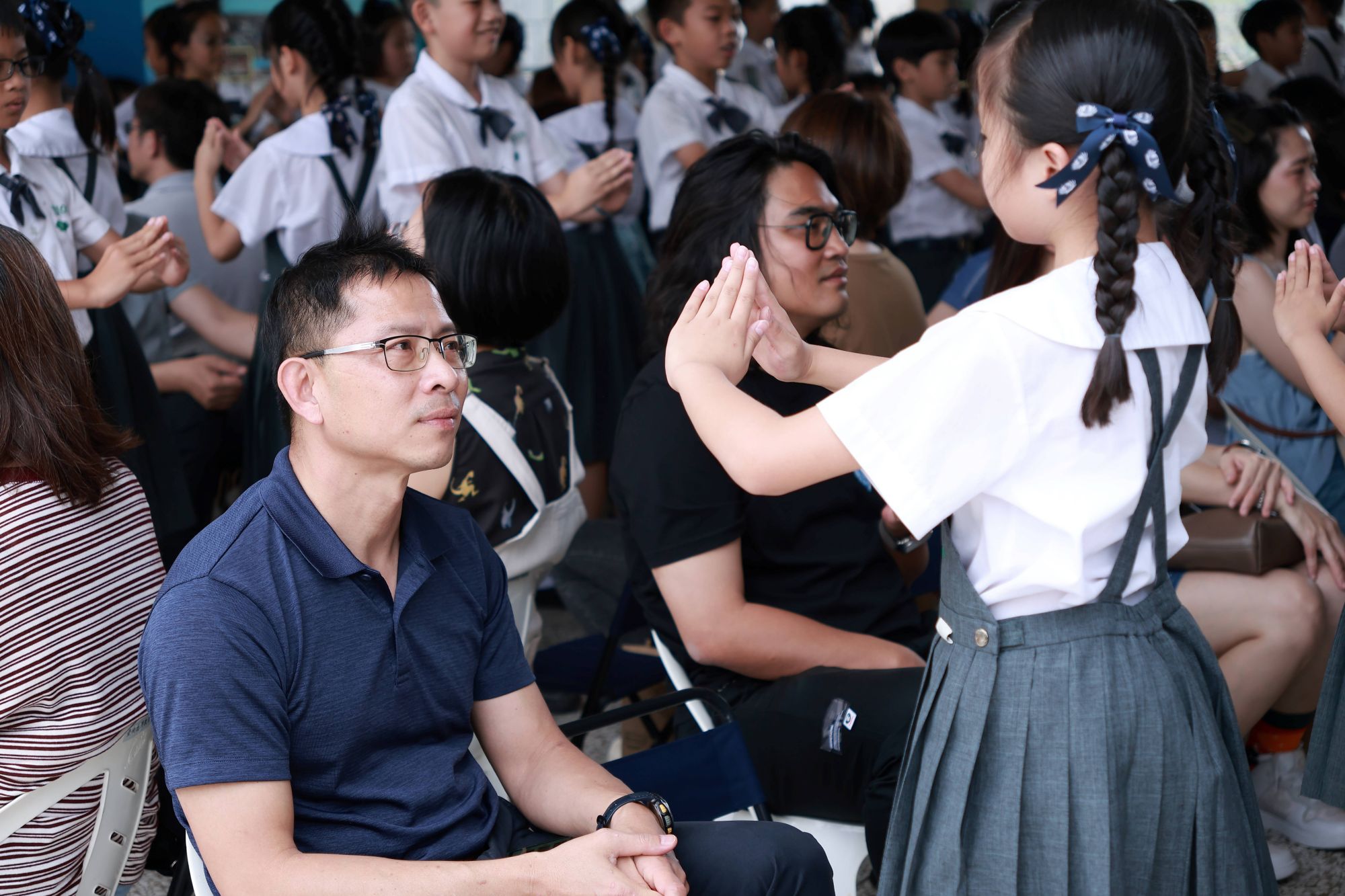 孩子們用手語演繹「有你就幸福」向父母表達濃濃感恩情。