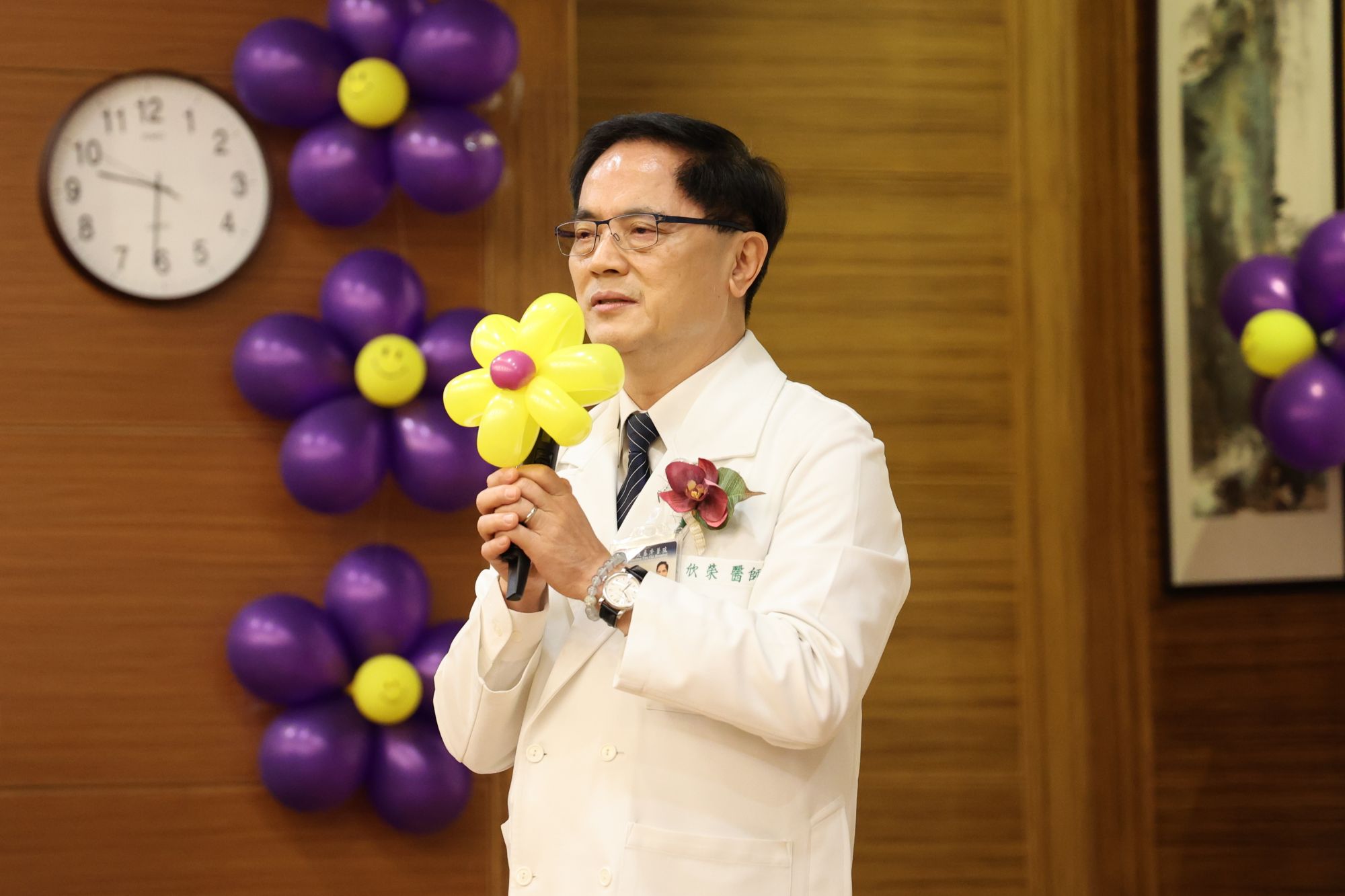 林欣榮院長說，感恩護理師以熱忱與使命守護偏鄉，不僅照顧病人與家屬，同仁間也互相關懷。