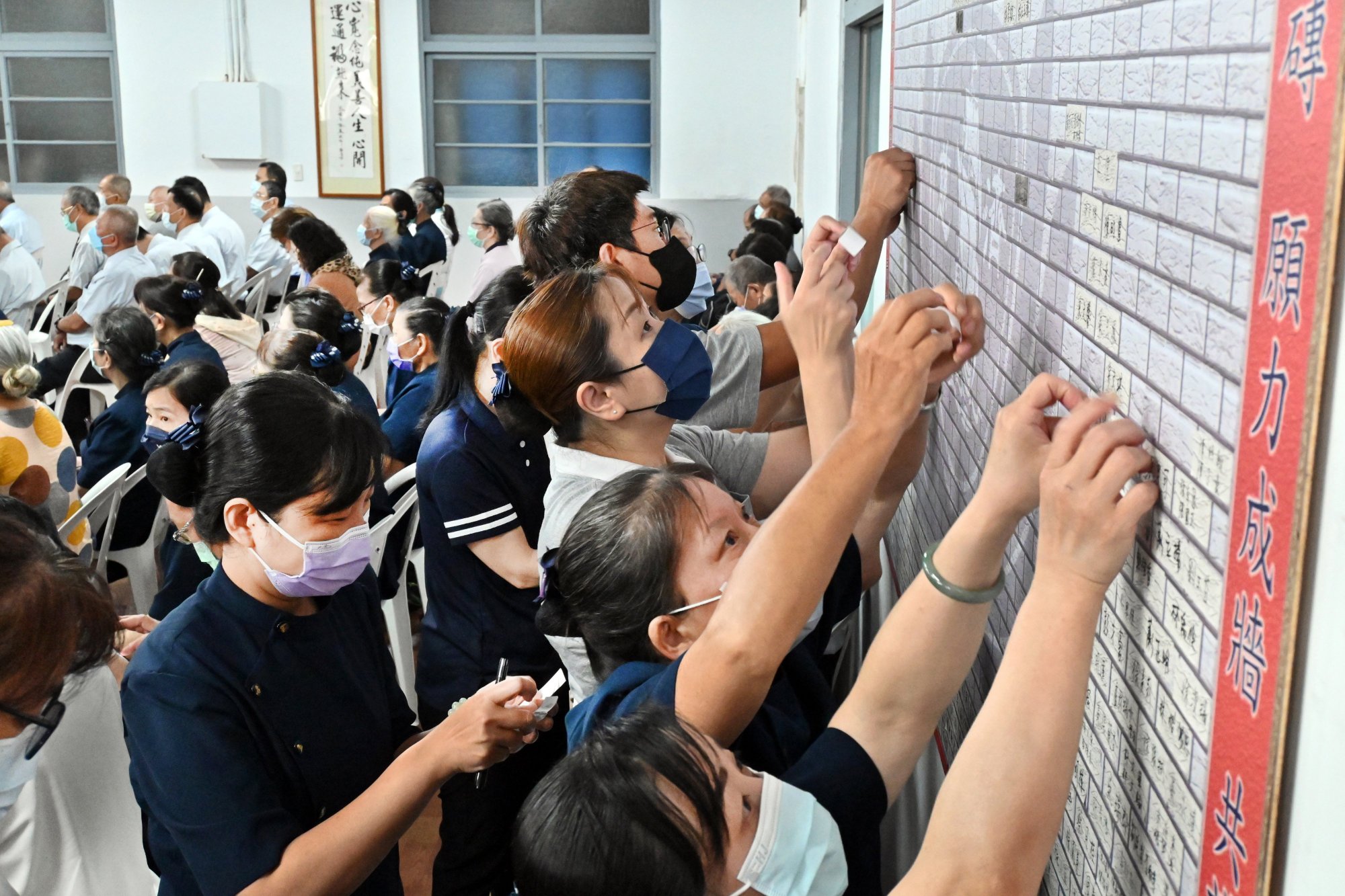 「福慧磚」認養計畫，邀請社區志工共同護持新道場興建工程。