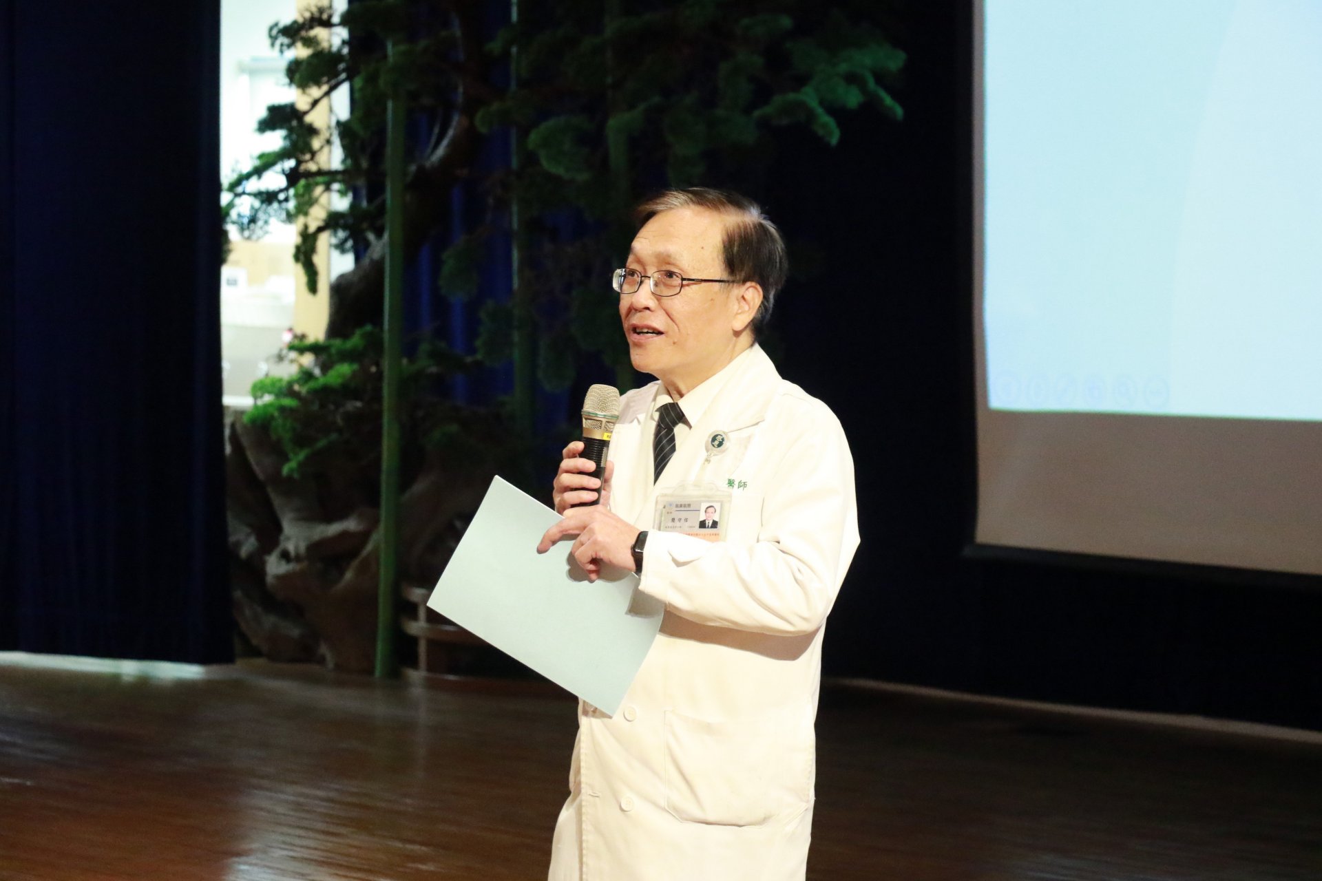 簡守信院長表示，不喝酒才能遠離酒駕。