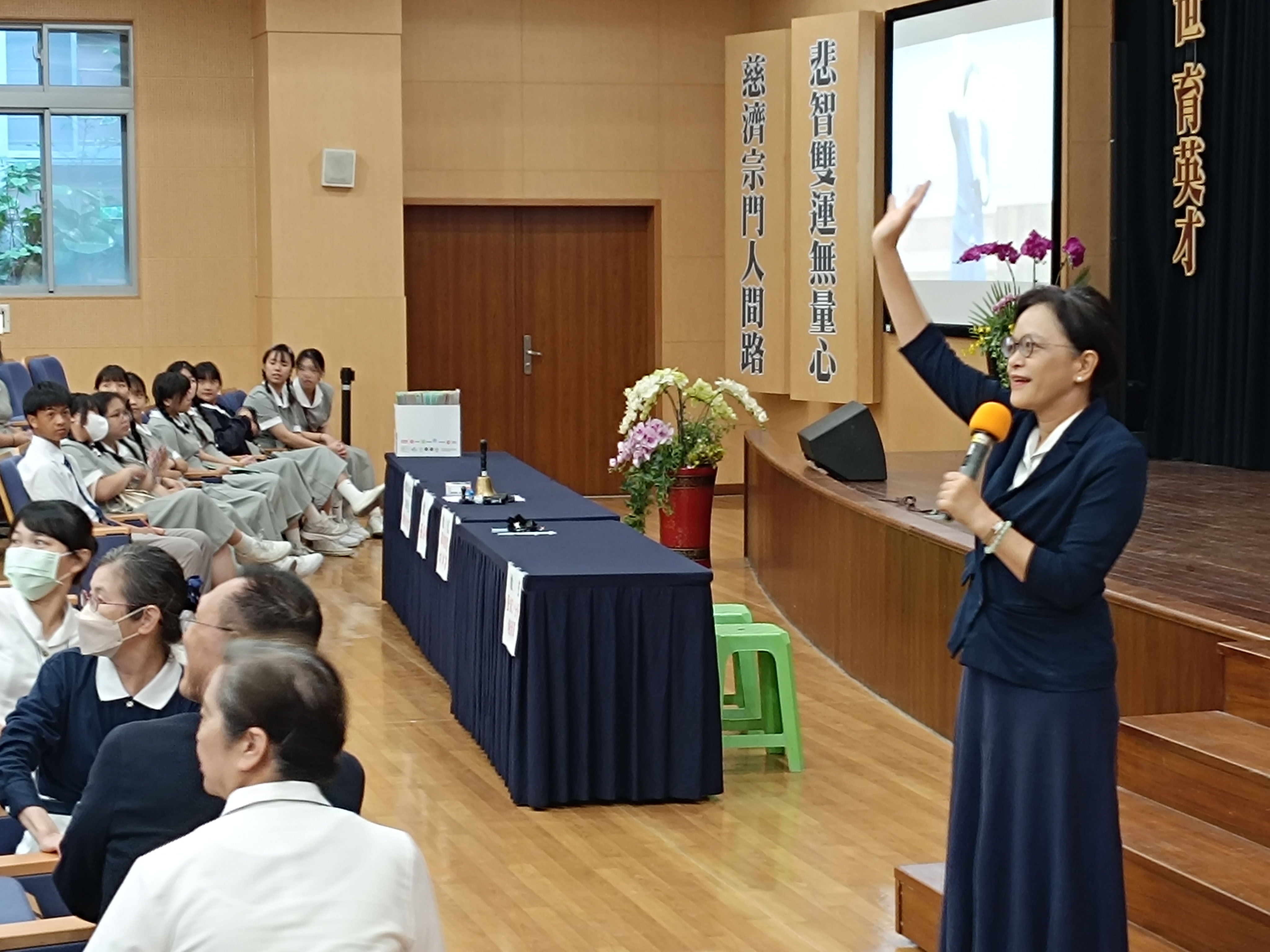 劉怡均校長表示，全台灣只有慈濟大學擁有附設五專護理科。