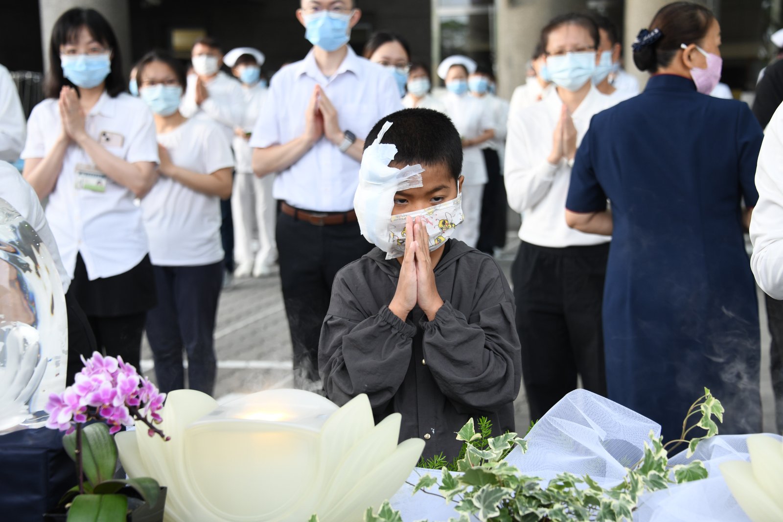 因巨大腫瘤前來大林慈濟醫院接受治療的柬埔寨女孩阿莎祈求早日康復