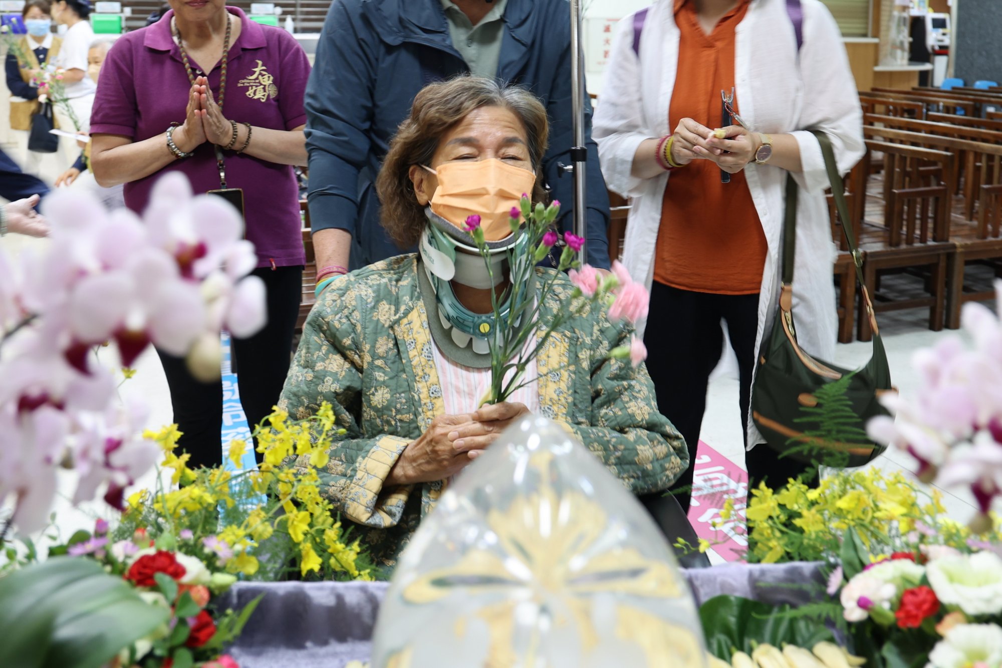 住院中的70歲林女士說：「我本來就有念佛習慣，當得知院內要舉辦浴佛活動時，真的很開心，也覺得自己很幸運，這讓我有了很大的心靈力量，覺得安心，也充滿感恩。」
