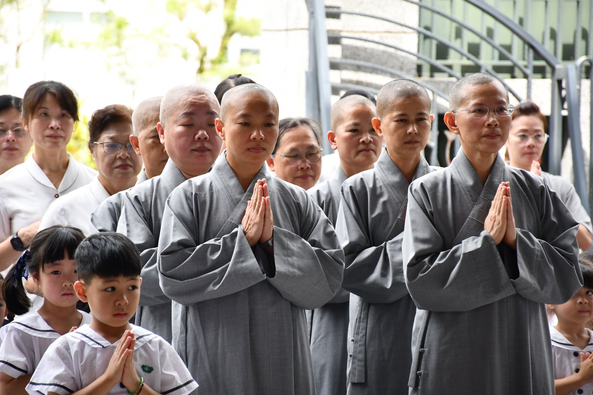 浴佛典禮在靜思精舍德宿師父、德濎師父、德瑝師父、德佑師父、德惞師父、德遠師父等