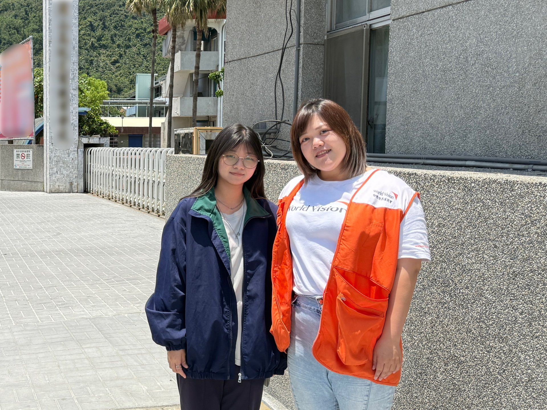 嘉欣感謝展望會社工老師潘銘娜對她的鼓勵與關懷