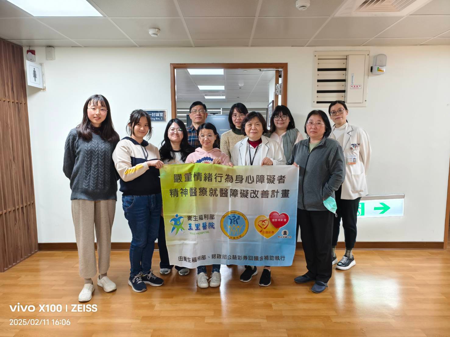今年二月間，部立玉里醫院兒童青少年精神科主任游舜杰(後排左一)即帶領團隊與花蓮慈院兒保醫療中心交流。後排左二為花蓮慈院兒童青少年精神科主任陳珮儀、前排右二為中心個案管理師廖夏慧。