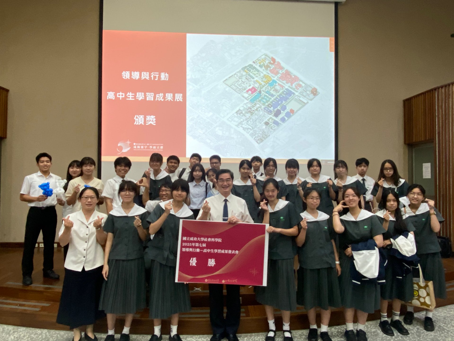 臺南慈中共計30位學生參與發表10項自主學習成果報告
