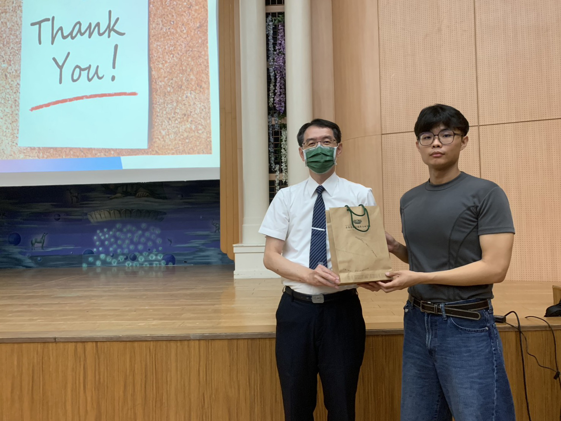 棋竹主任感謝講師陳境琳為學生帶來精采的性教育講座。