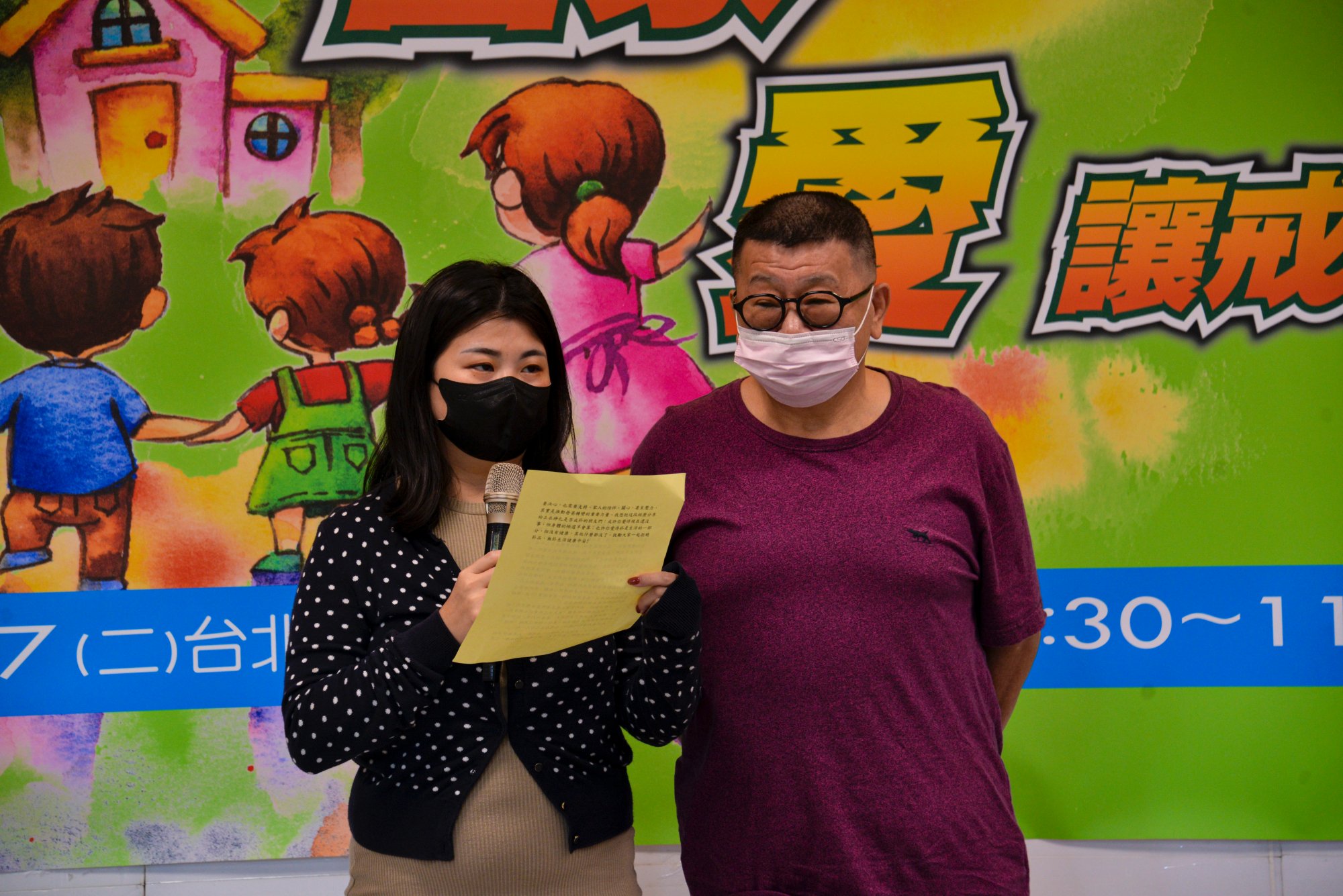 現場邀請病友高先生與女兒上台分享戒菸心路歷程。