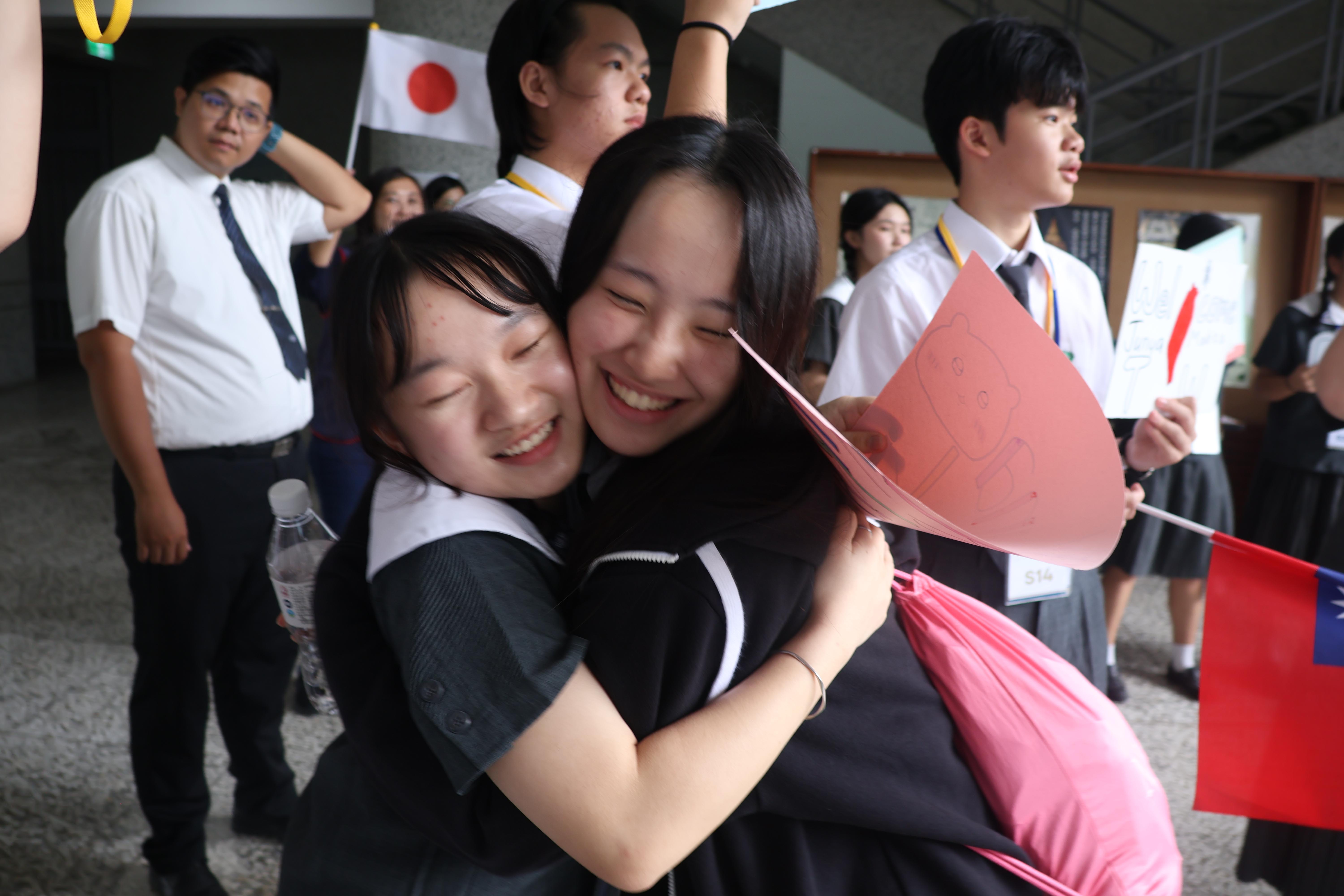 雖然來自不同國家，卻一拍即合，友情不減。