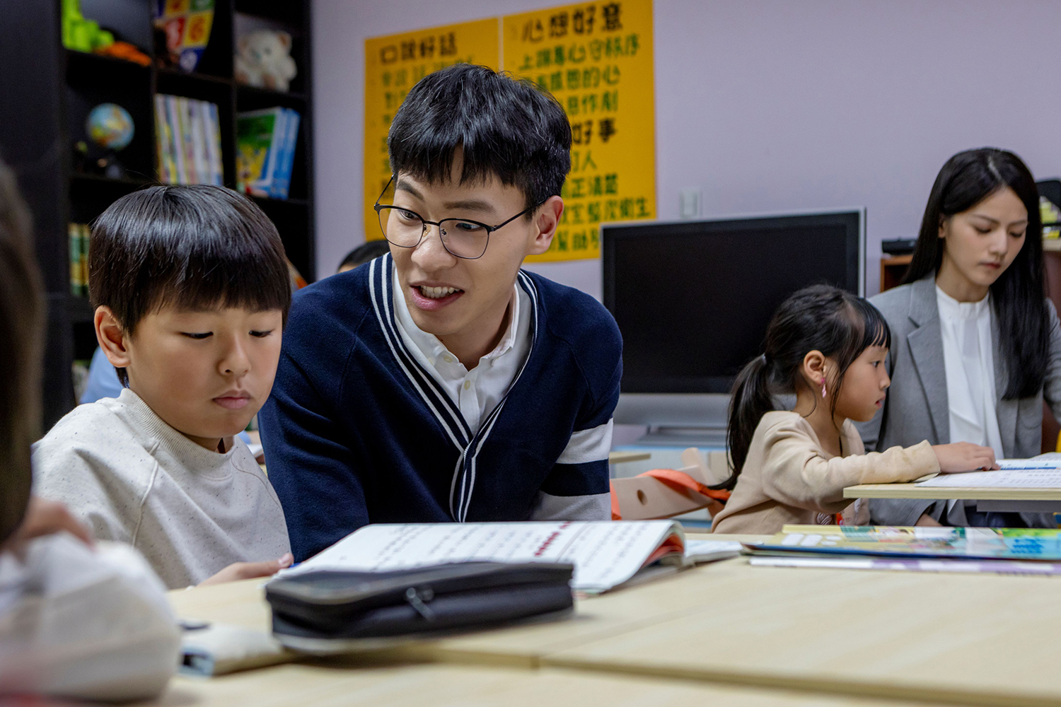 大愛劇《接住流星的人》李國強劇中當課輔班老師。