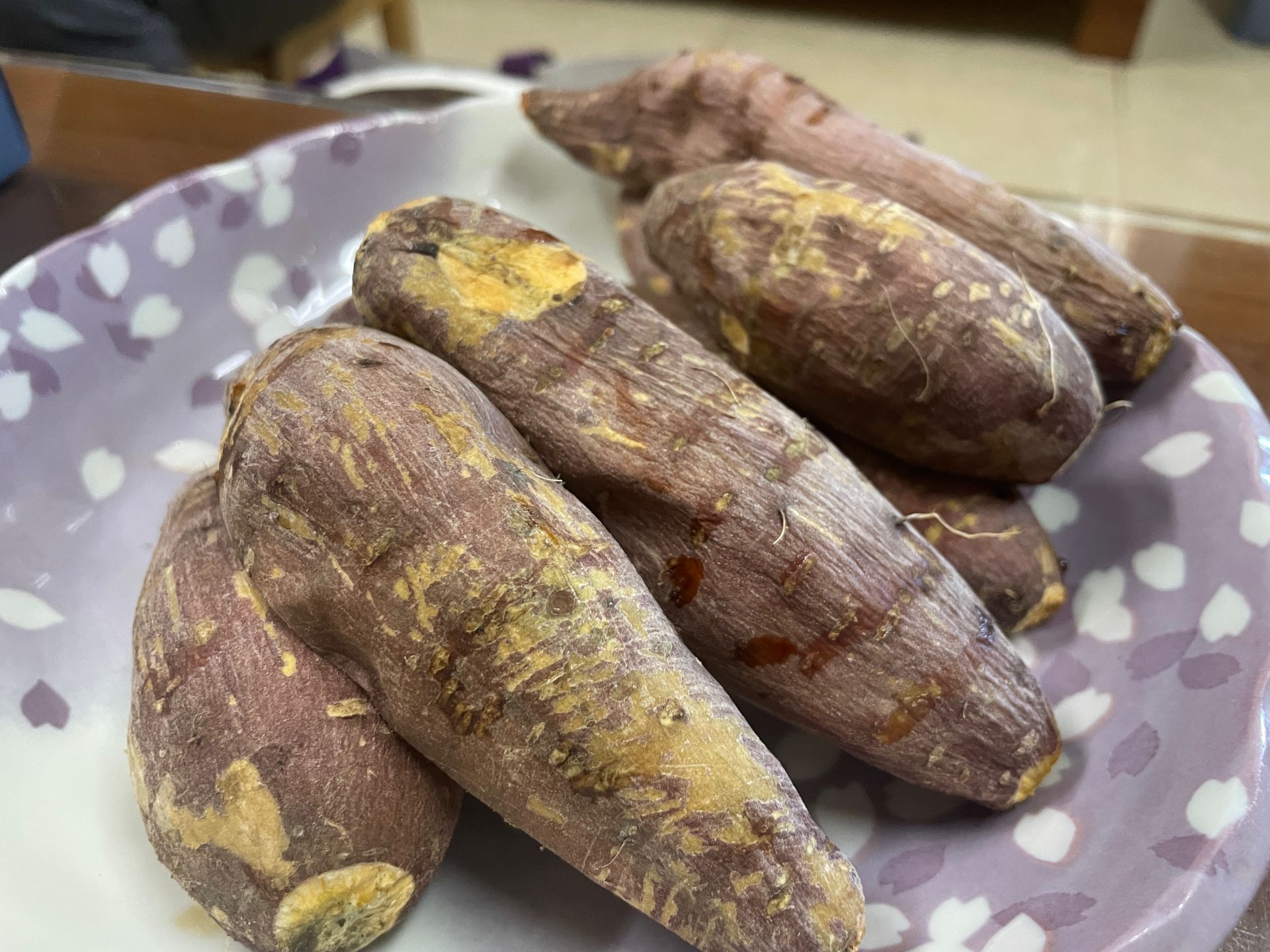 剛出爐的地瓜口感鬆軟香甜。