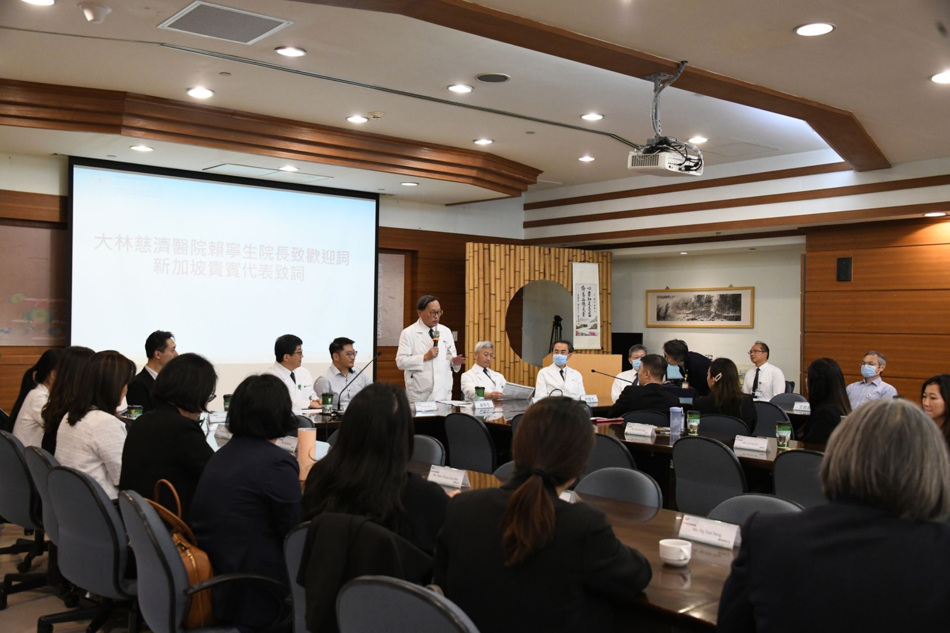 賴寧生院長分享醫院導入智慧節能、精實醫療與碳排盤查制度