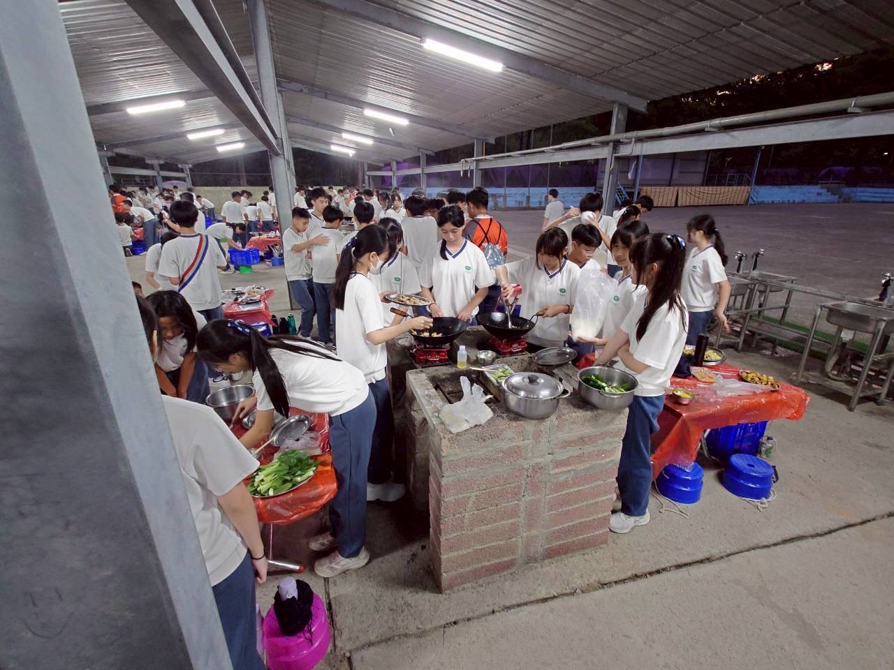 彼此合作,透過野炊活動學習生活能力。