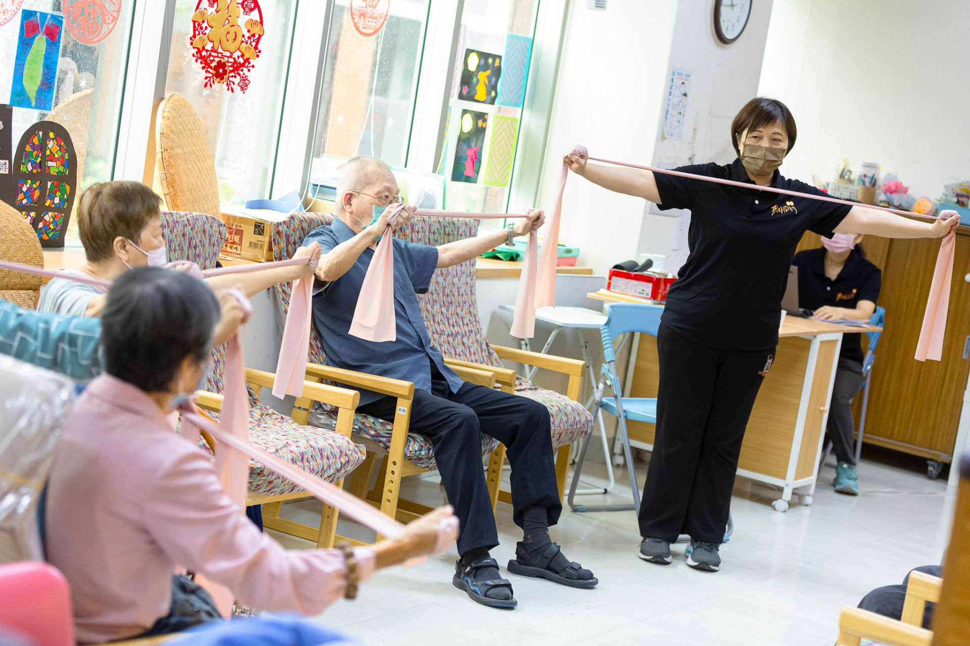 伊甸透過專業、在地化服務，陪每個長照家庭快樂慢老。