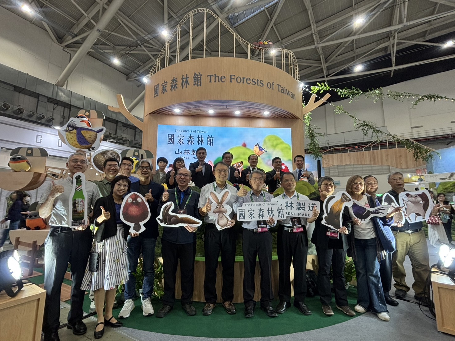 台北國際旅展「國家森林館」開幕記者會盛大舉行，貴賓齊聚一堂，共襄盛舉。