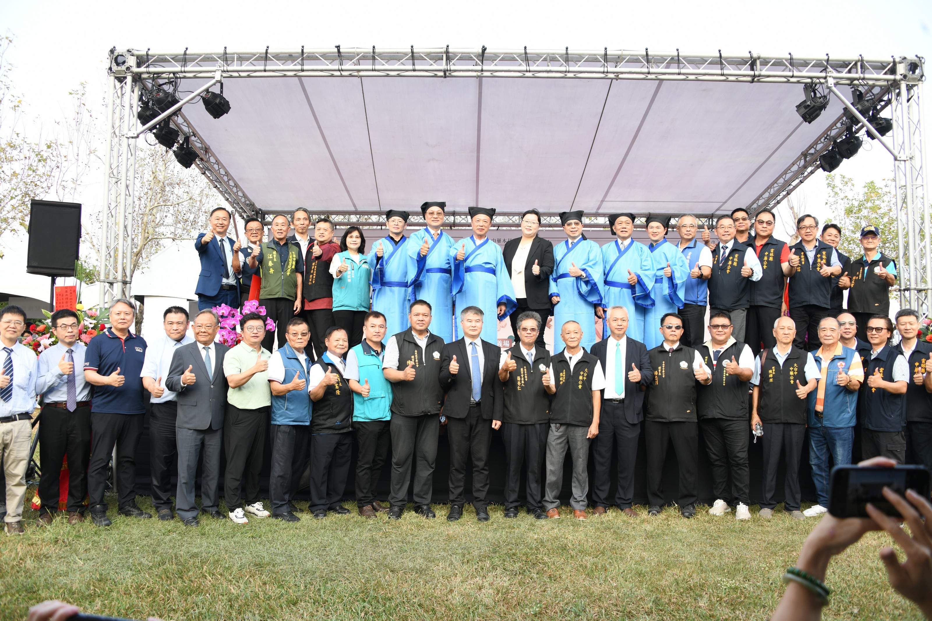嘉義縣長翁章梁也到場致詞留影。