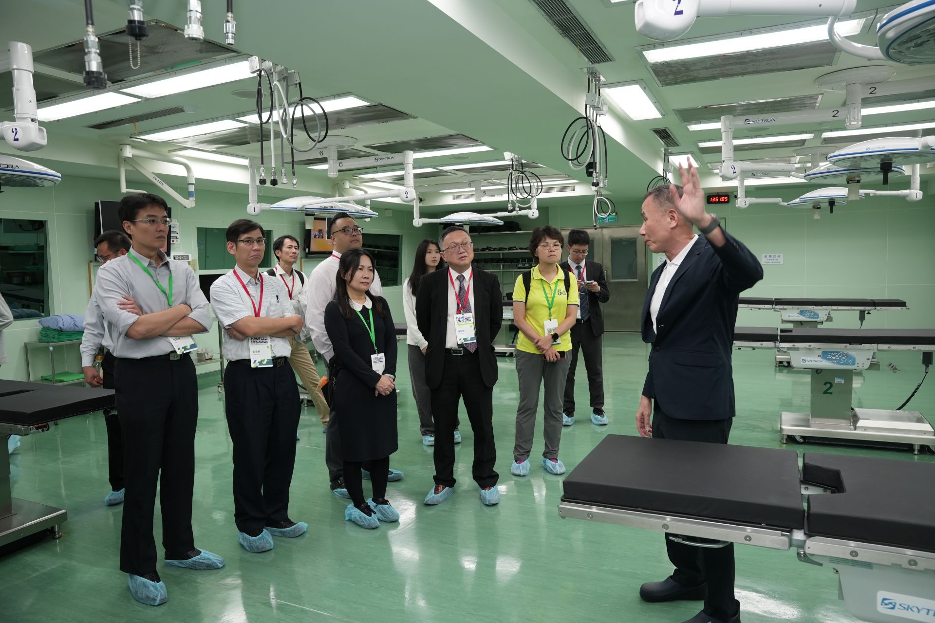 與會來賓走訪慈濟大學模擬醫學中心,體驗臨床實境教學環境