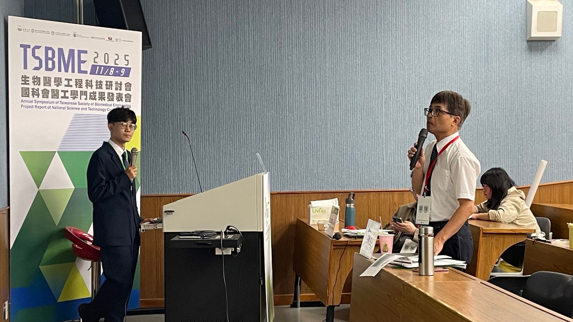 學生在優秀論文競賽中進行口頭報告,透過分享和互動交流,展現學習成果與研究熱忱