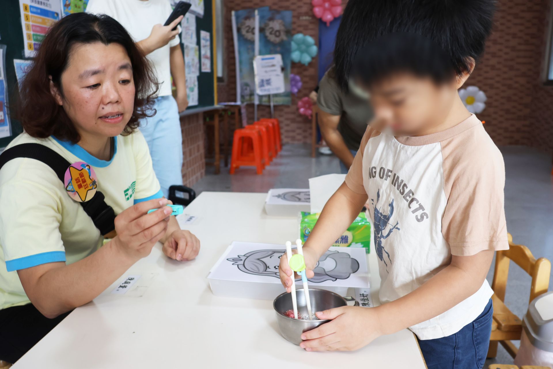 伊甸篩檢活動，設置關卡互動遊戲，檢測孩子各項能力發展