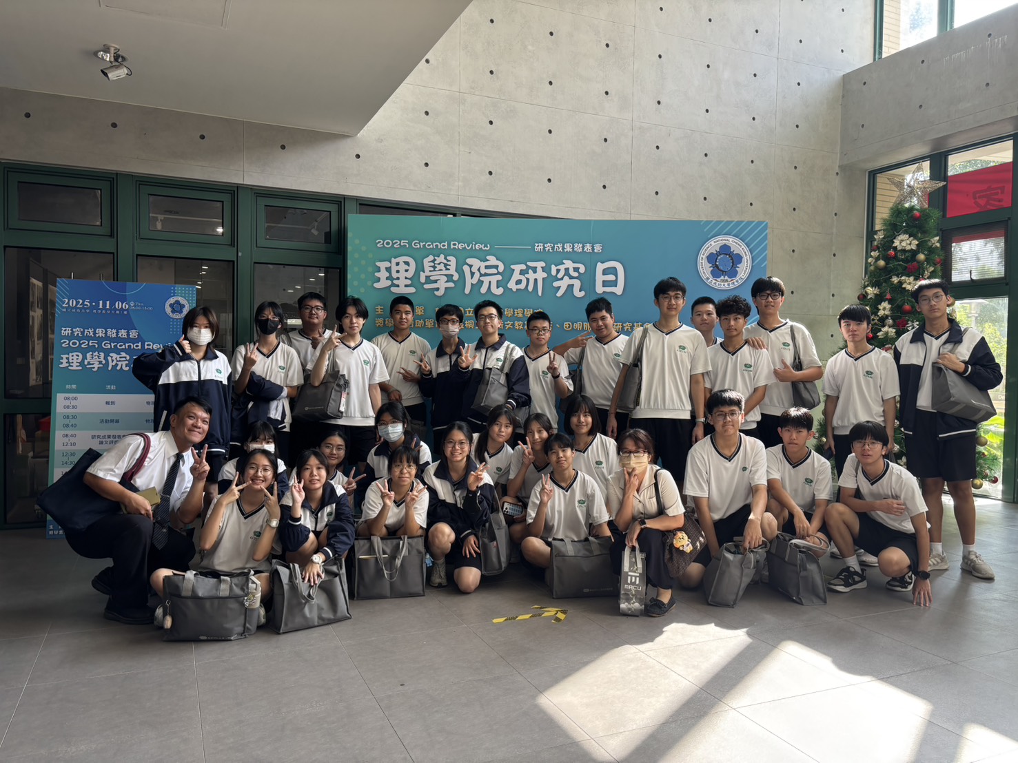 成大理院日啟發臺南慈中學生對科研的興趣。