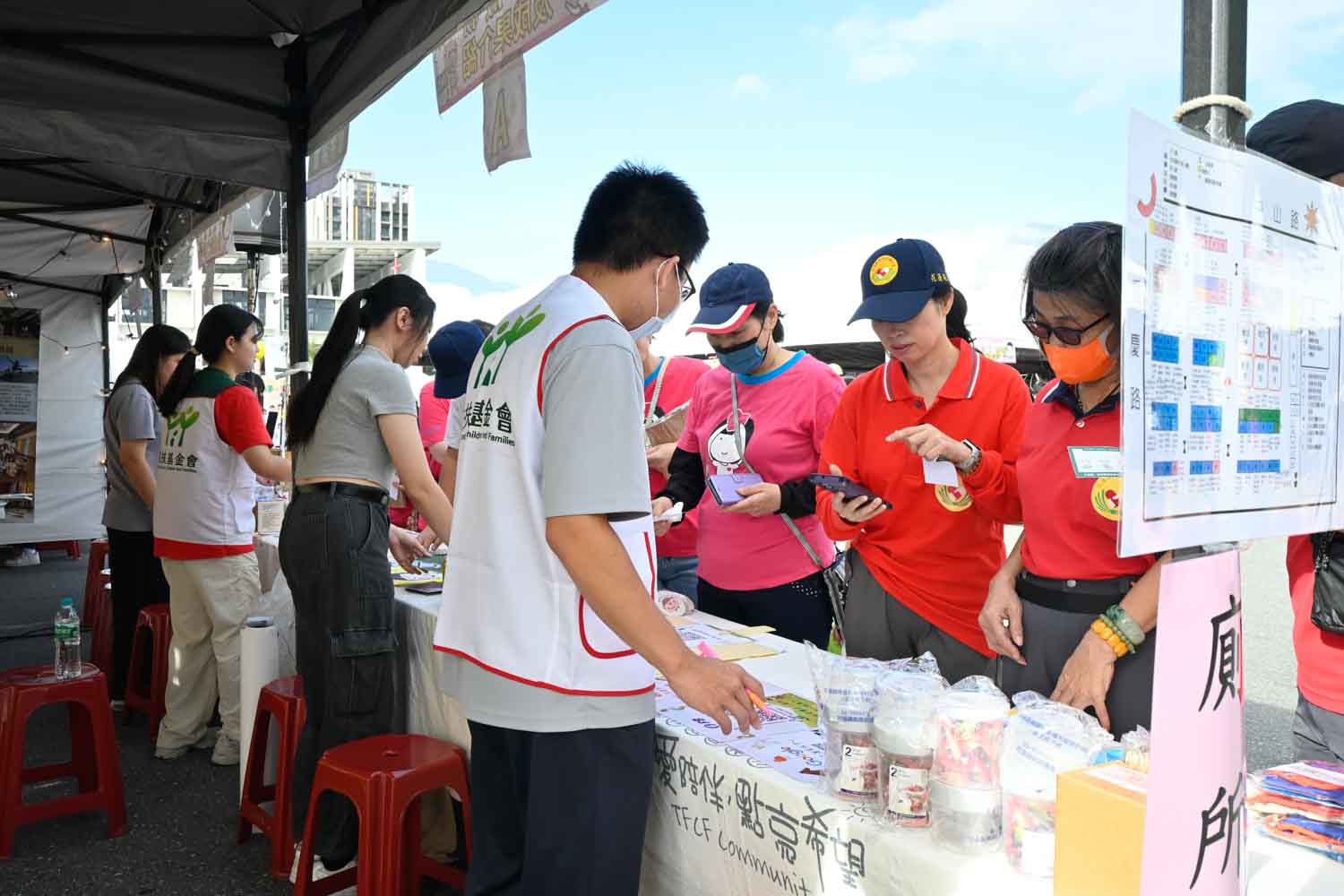 「兒童權利公約宣導區」與「服務成果展示區」