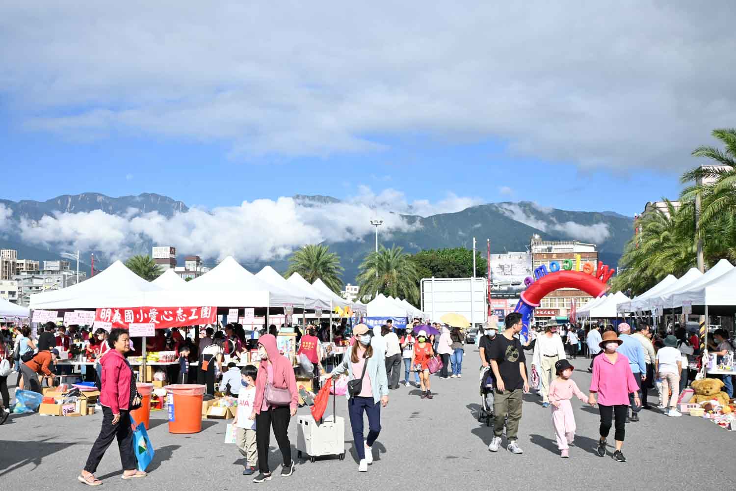 【希望列車．夢想啟動】抗貧園遊會活動現場人山人海景象