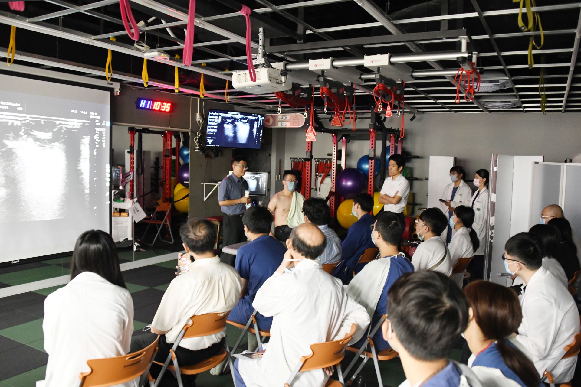 04.現場吸引院內近三十位臨床醫師踴躍參與。