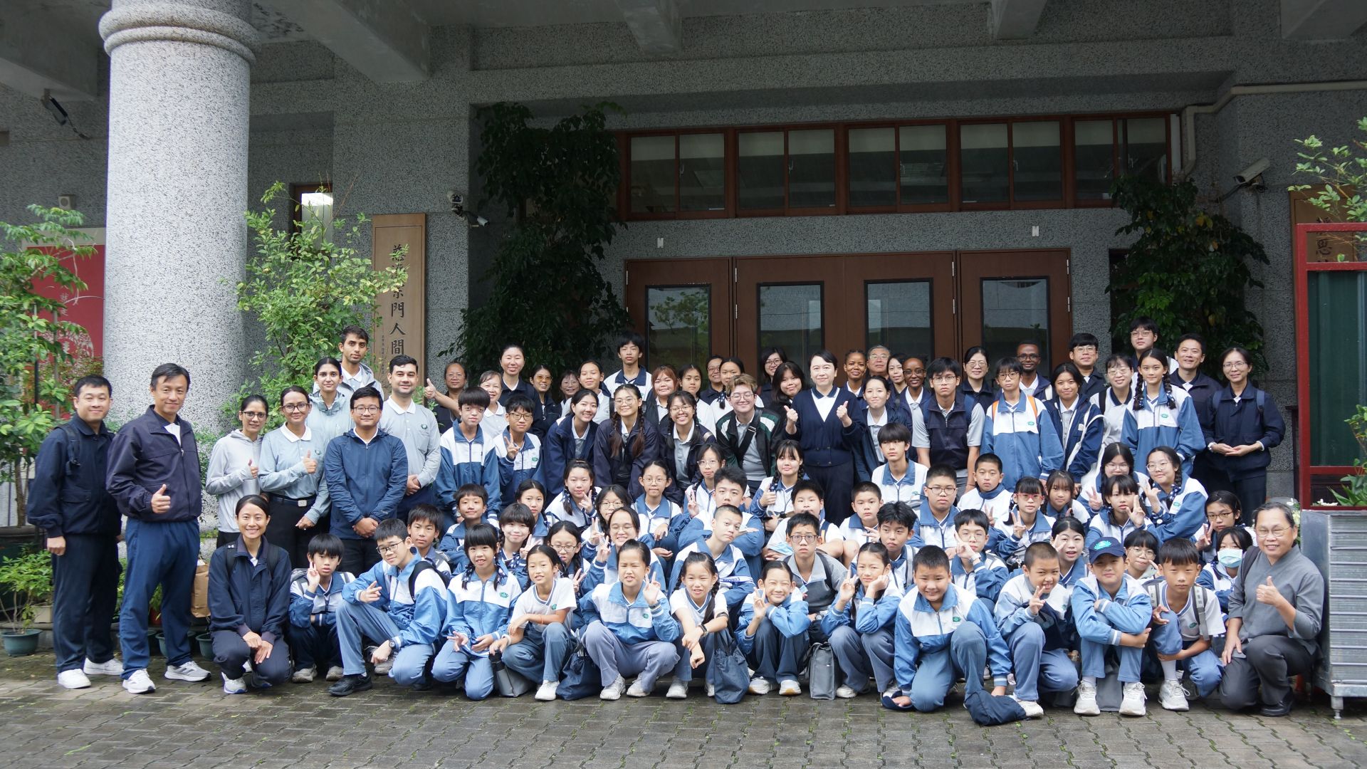 系列活動首站「菩提種子回故鄉」,師生們懷抱感恩的心,回到慈濟教育的源頭——花蓮靜思精舍,以實際行動回饋慈濟人心靈的家園。